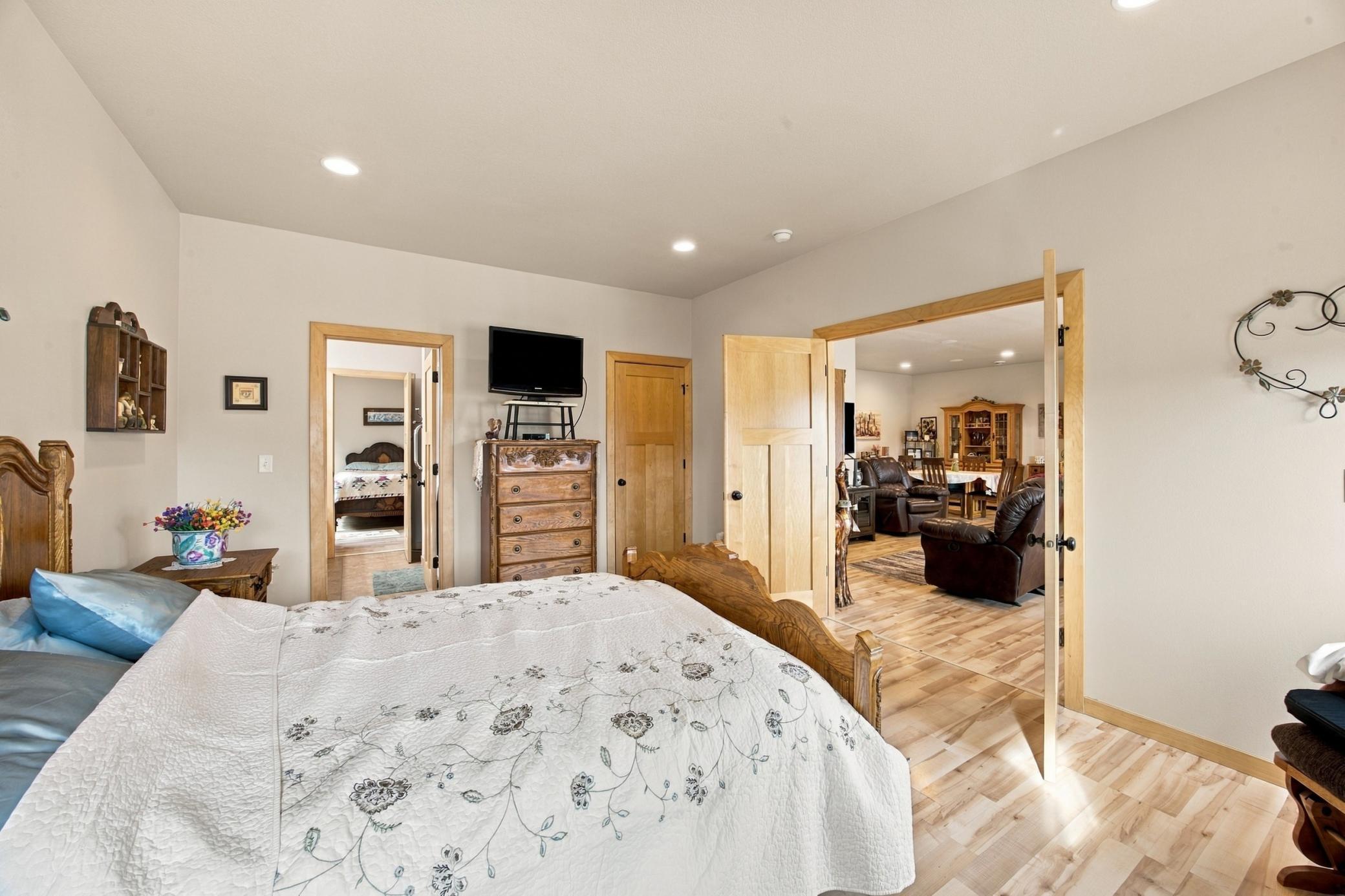 2014 twin home for sale at 3527 23rd Avenue S in Moorhead, MN — 3 bed, 2 bath (photo 15 of 39)