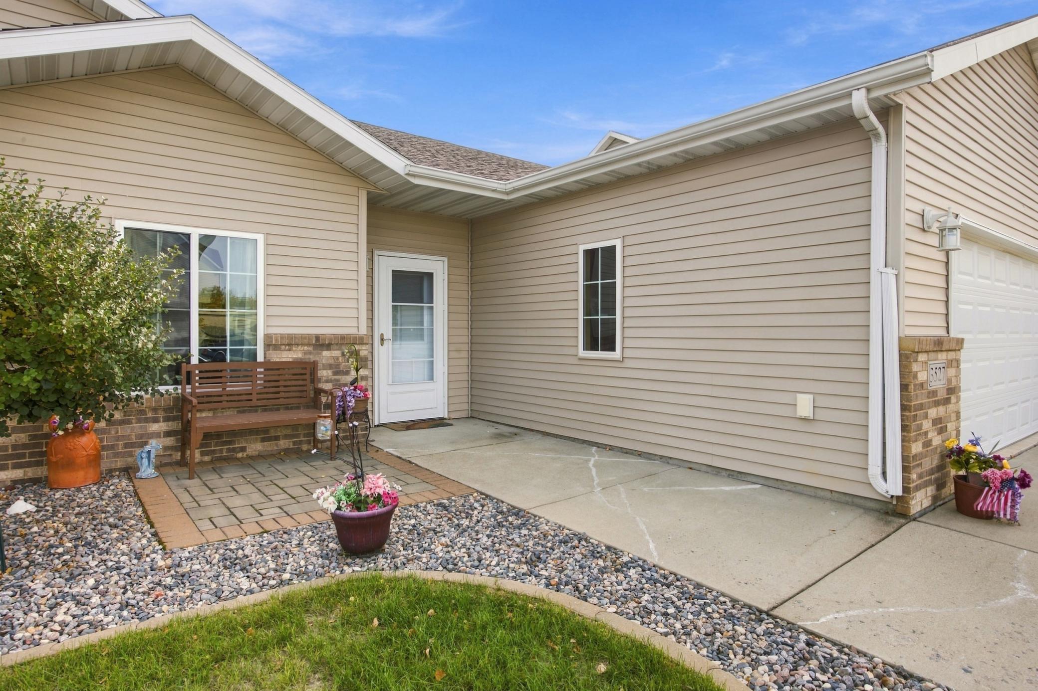 2014 twin home for sale at 3527 23rd Avenue S in Moorhead, MN — 3 bed, 2 bath (photo 3 of 39)