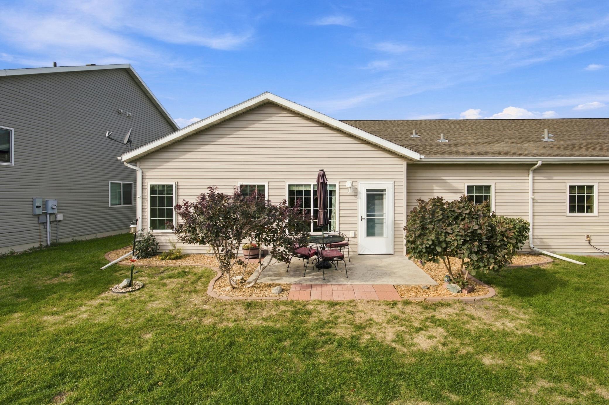 2014 twin home for sale at 3527 23rd Avenue S in Moorhead, MN — 3 bed, 2 bath (photo 4 of 39)