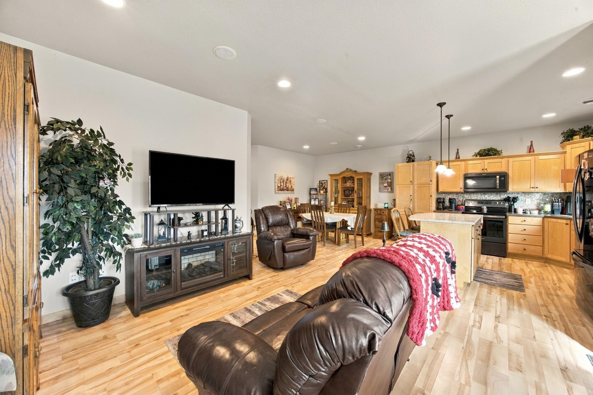 2014 twin home for sale at 3527 23rd Avenue S in Moorhead, MN — 3 bed, 2 bath (photo 7 of 39)