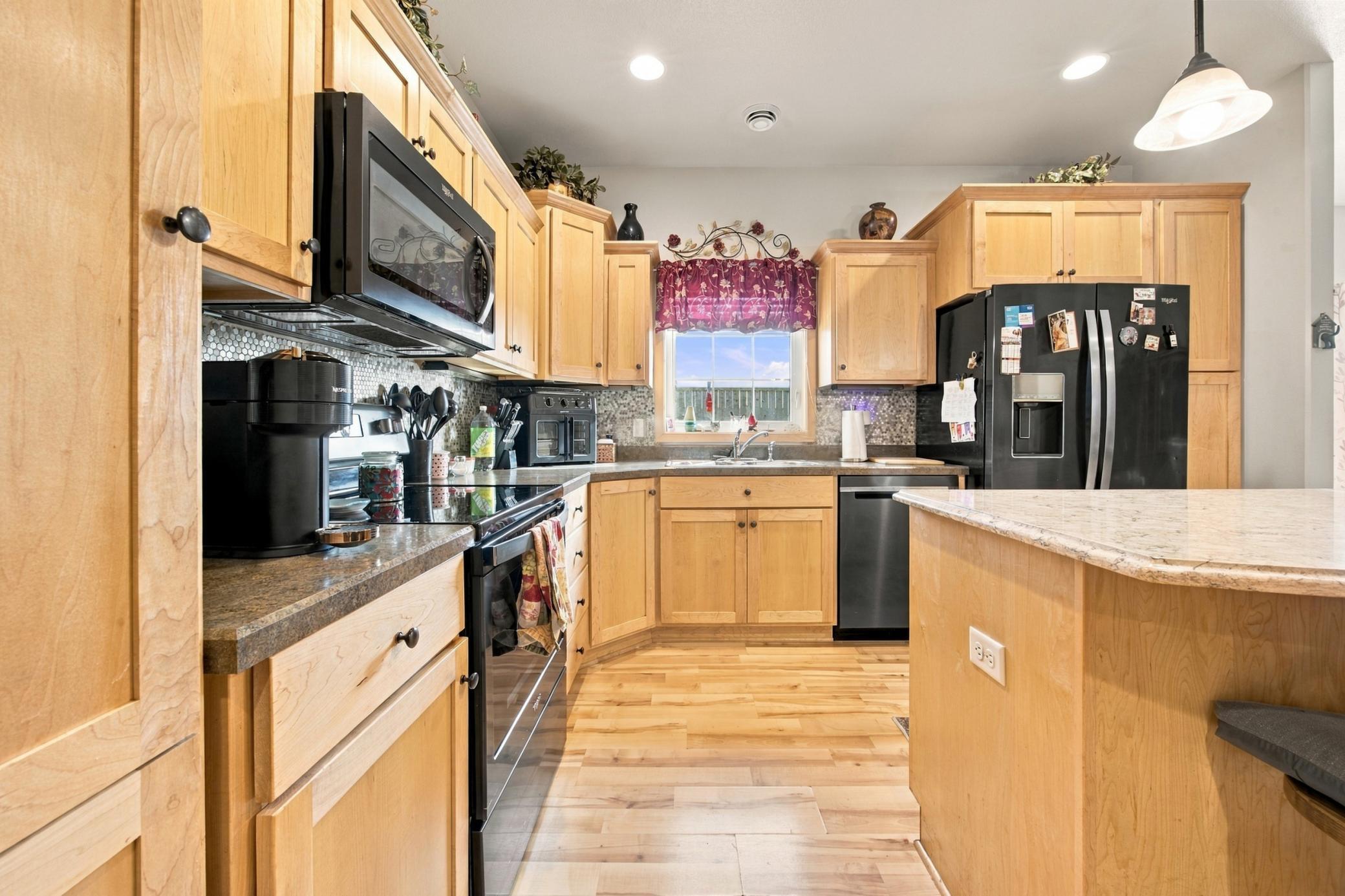 2014 twin home for sale at 3527 23rd Avenue S in Moorhead, MN — 3 bed, 2 bath (photo 9 of 39)