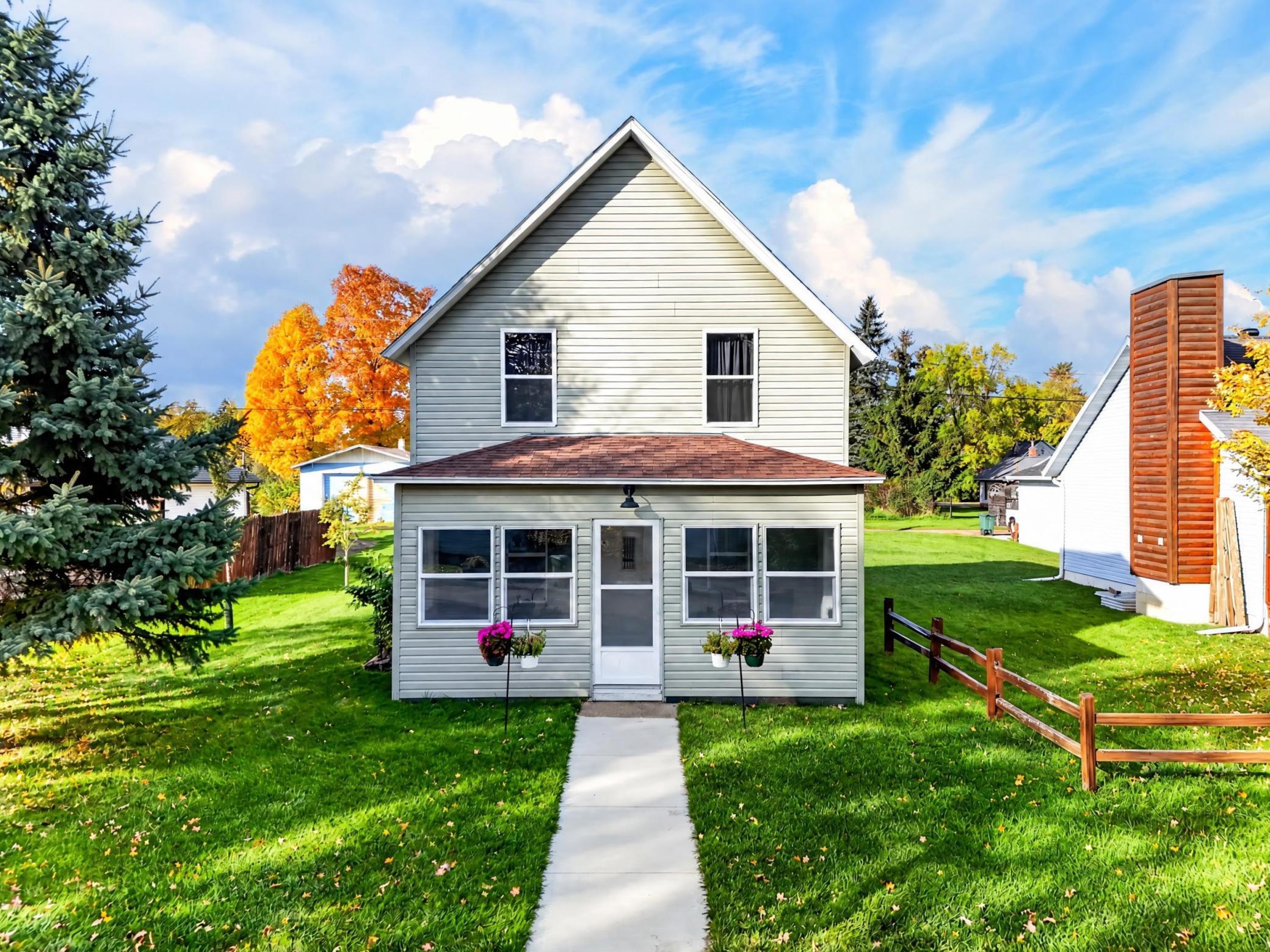 1910 single family home for sale at 207 4th Street NE in Crosby, MN — 2 bed, 2 bath (photo 2 of 29)