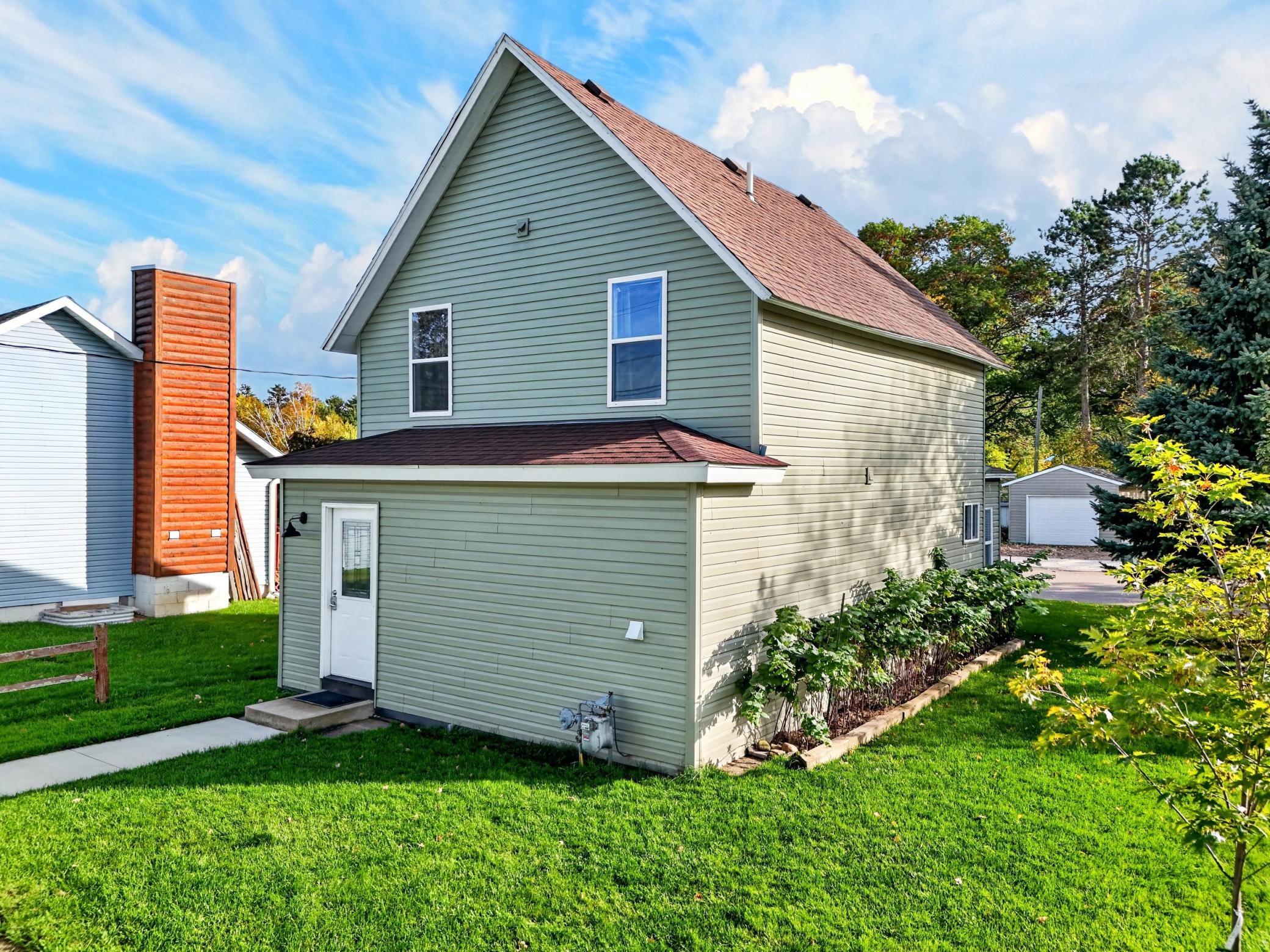 1910 single family home for sale at 207 4th Street NE in Crosby, MN — 2 bed, 2 bath (photo 3 of 29)