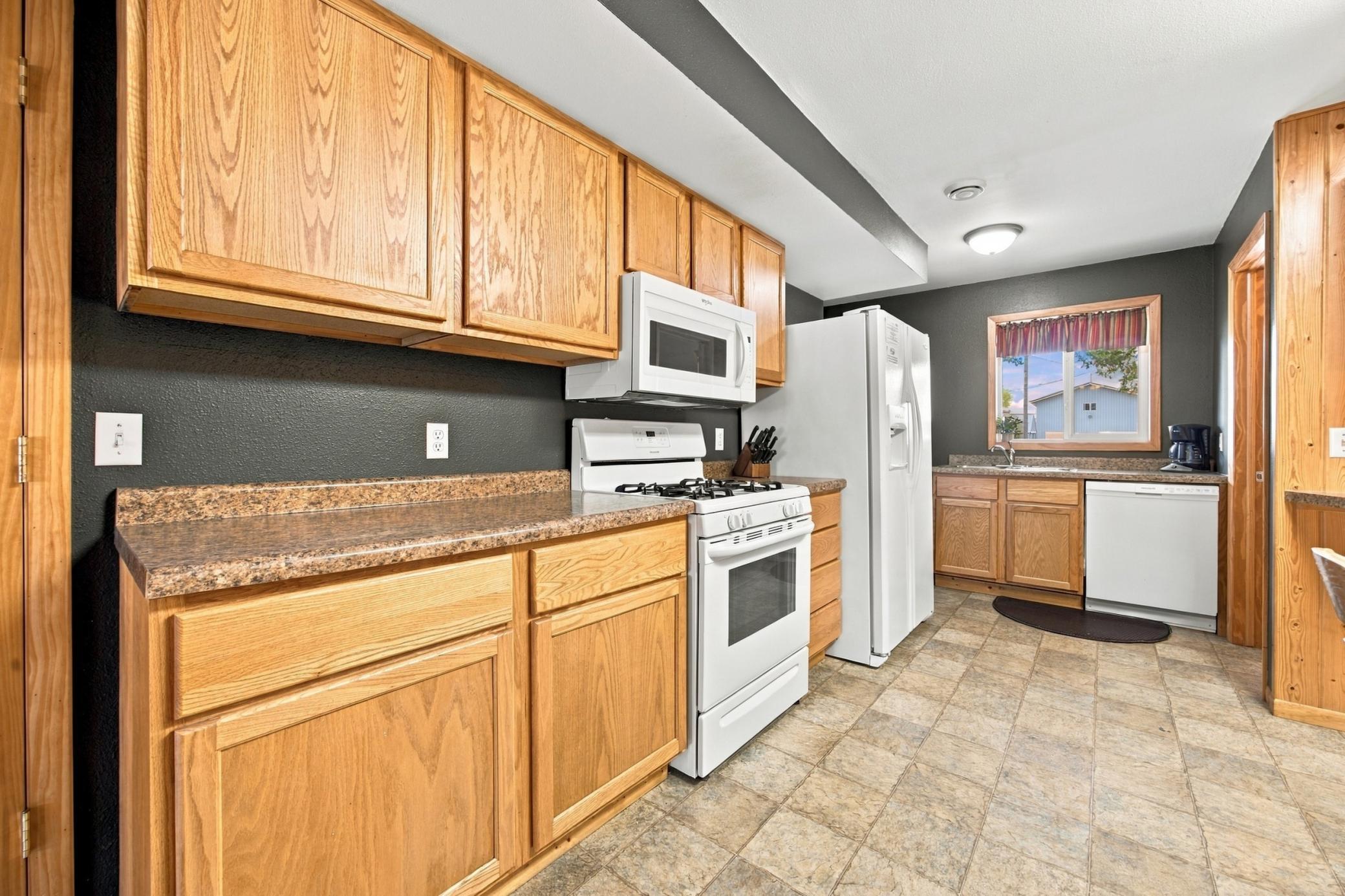1988 single family home for sale at 35686 Rush Lake Loop, Unit 19 in Ottertail, MN — 3 bed, 2 bath (photo 6 of 37)