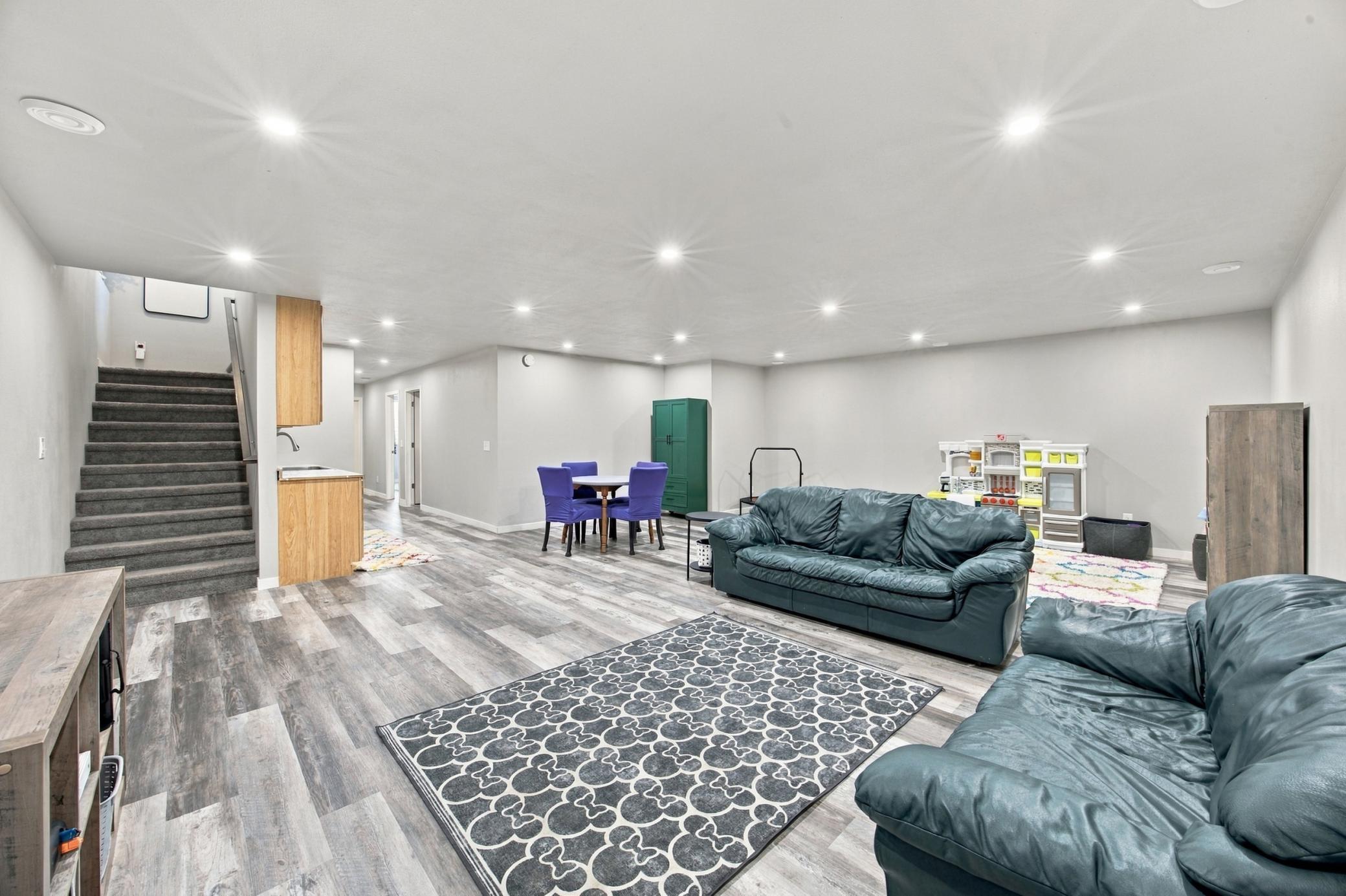 2020 single family home for sale at 803 Blaine Street N in Colfax, ND — 5 bed, 3 bath (photo 27 of 56)