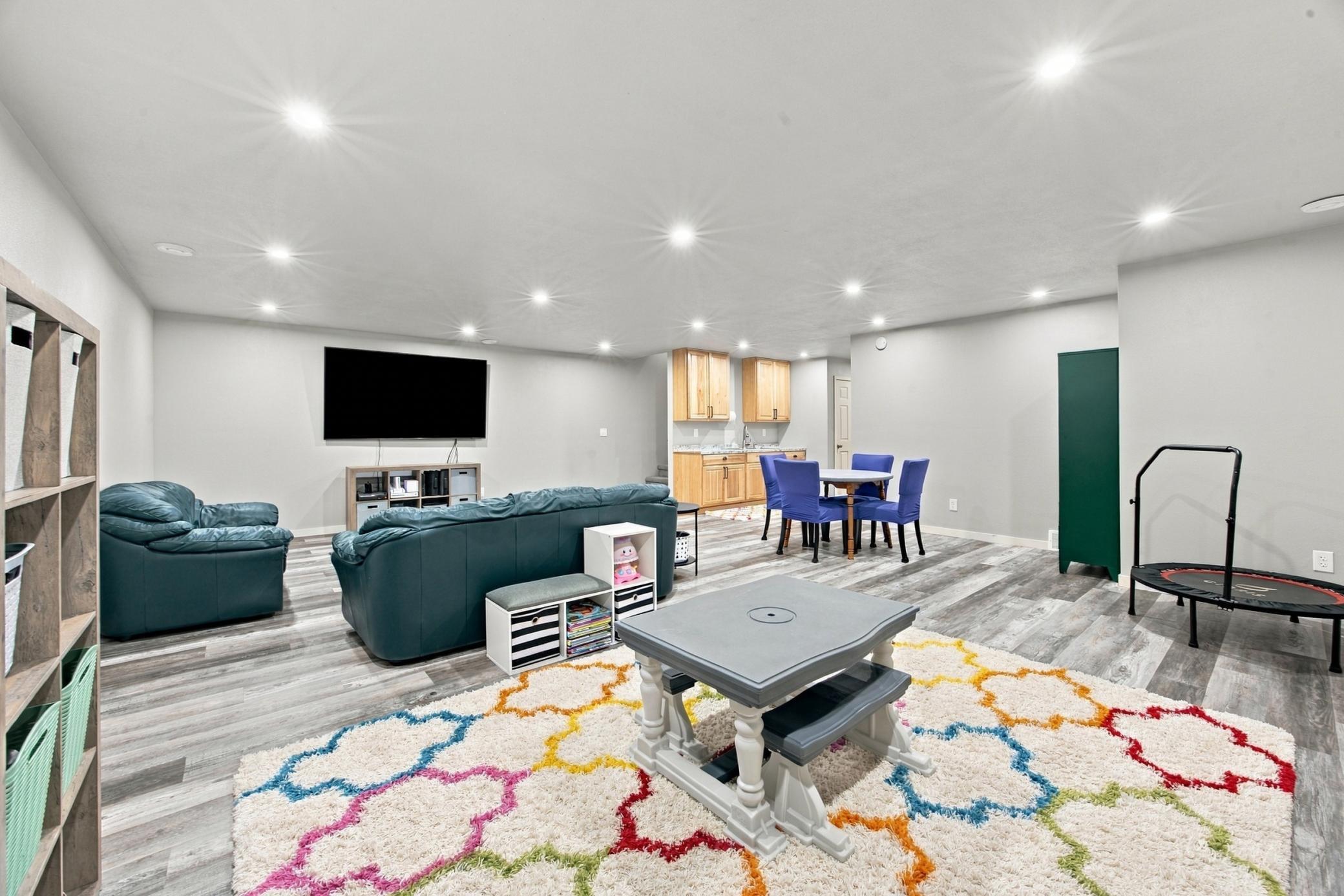 2020 single family home for sale at 803 Blaine Street N in Colfax, ND — 5 bed, 3 bath (photo 28 of 56)