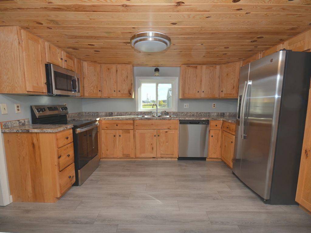 1940 single family home for sale at 200 8th Street W in Park Rapids, MN — 2 bed, 2 bath (photo 12 of 41)