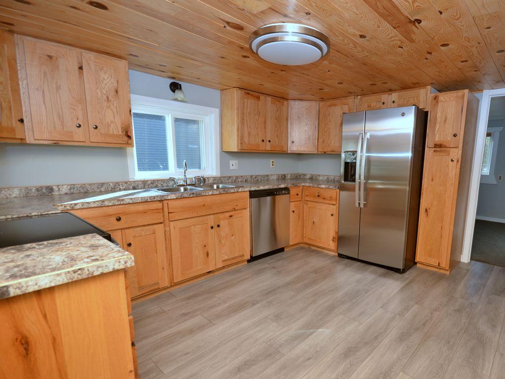 1940 single family home for sale at 200 8th Street W in Park Rapids, MN — 2 bed, 2 bath (photo 13 of 41)