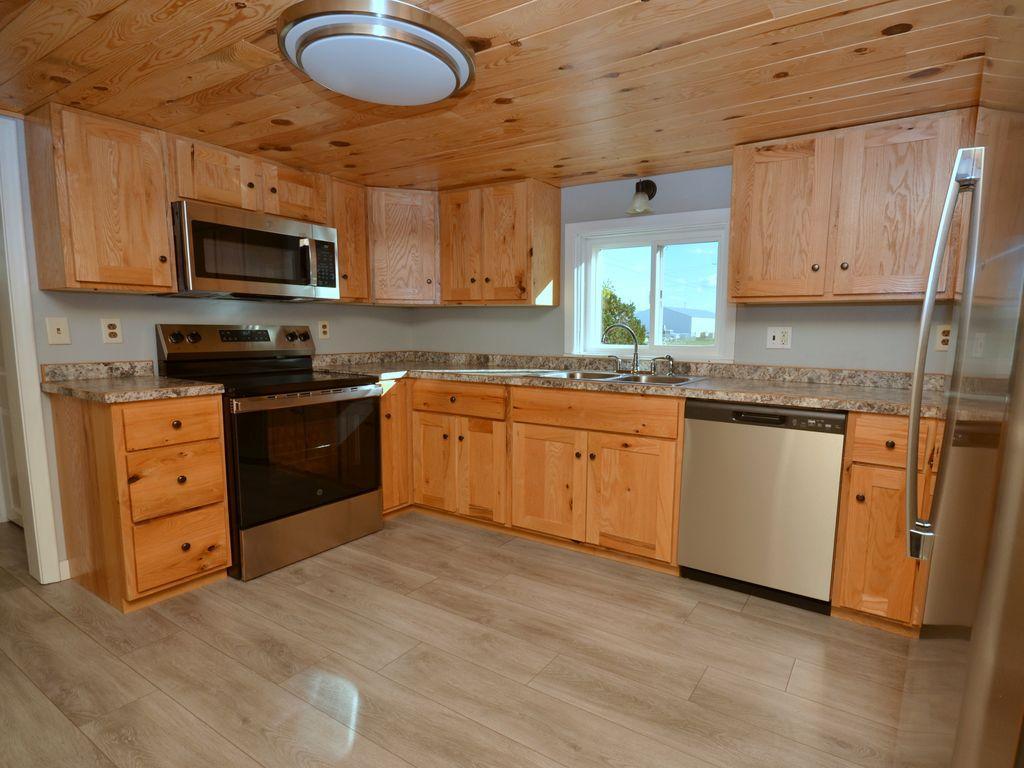 1940 single family home for sale at 200 8th Street W in Park Rapids, MN — 2 bed, 2 bath (photo 14 of 41)