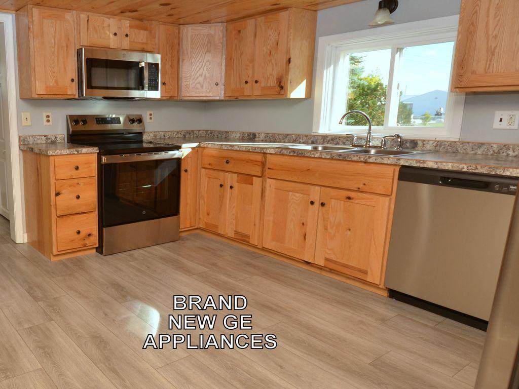 1940 single family home for sale at 200 8th Street W in Park Rapids, MN — 2 bed, 2 bath (photo 15 of 41)
