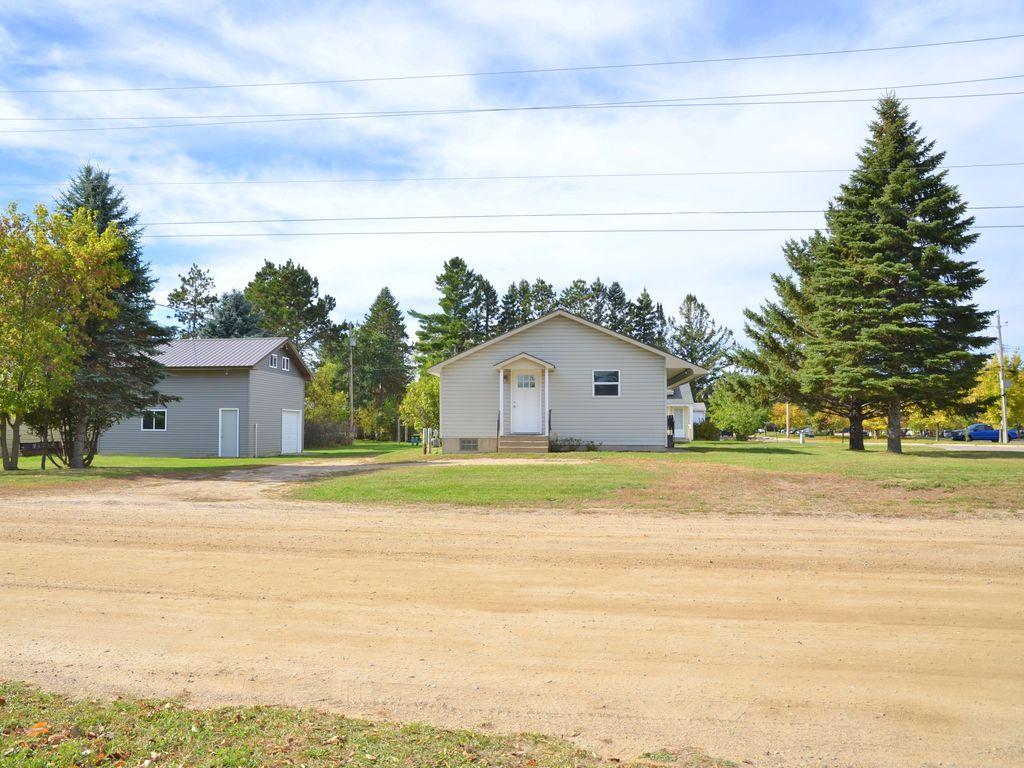 1940 single family home for sale at 200 8th Street W in Park Rapids, MN — 2 bed, 2 bath (photo 3 of 41)