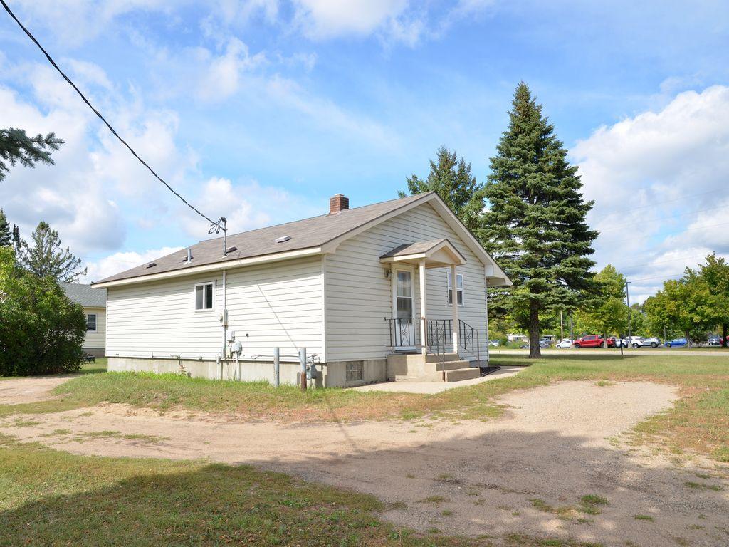 1940 single family home for sale at 200 8th Street W in Park Rapids, MN — 2 bed, 2 bath (photo 5 of 41)