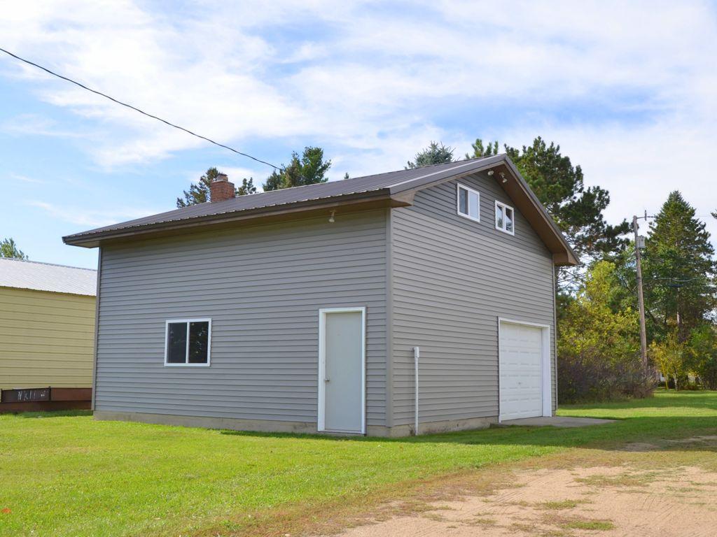 1940 single family home for sale at 200 8th Street W in Park Rapids, MN — 2 bed, 2 bath (photo 8 of 41)