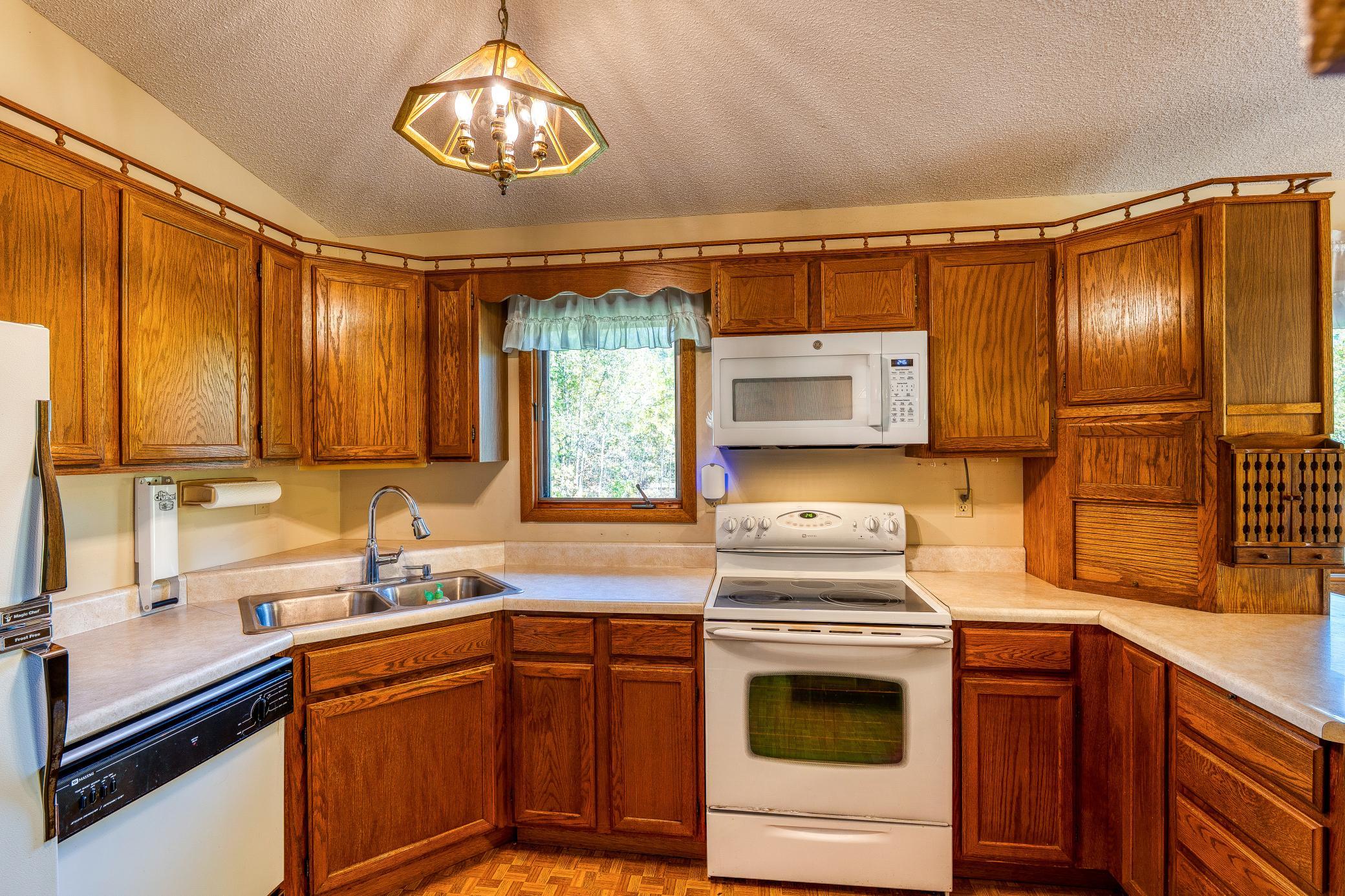 1987 single family home for sale at 9330 Country Club Road NE in Bemidji, MN — 4 bed, 2 bath (photo 13 of 92)