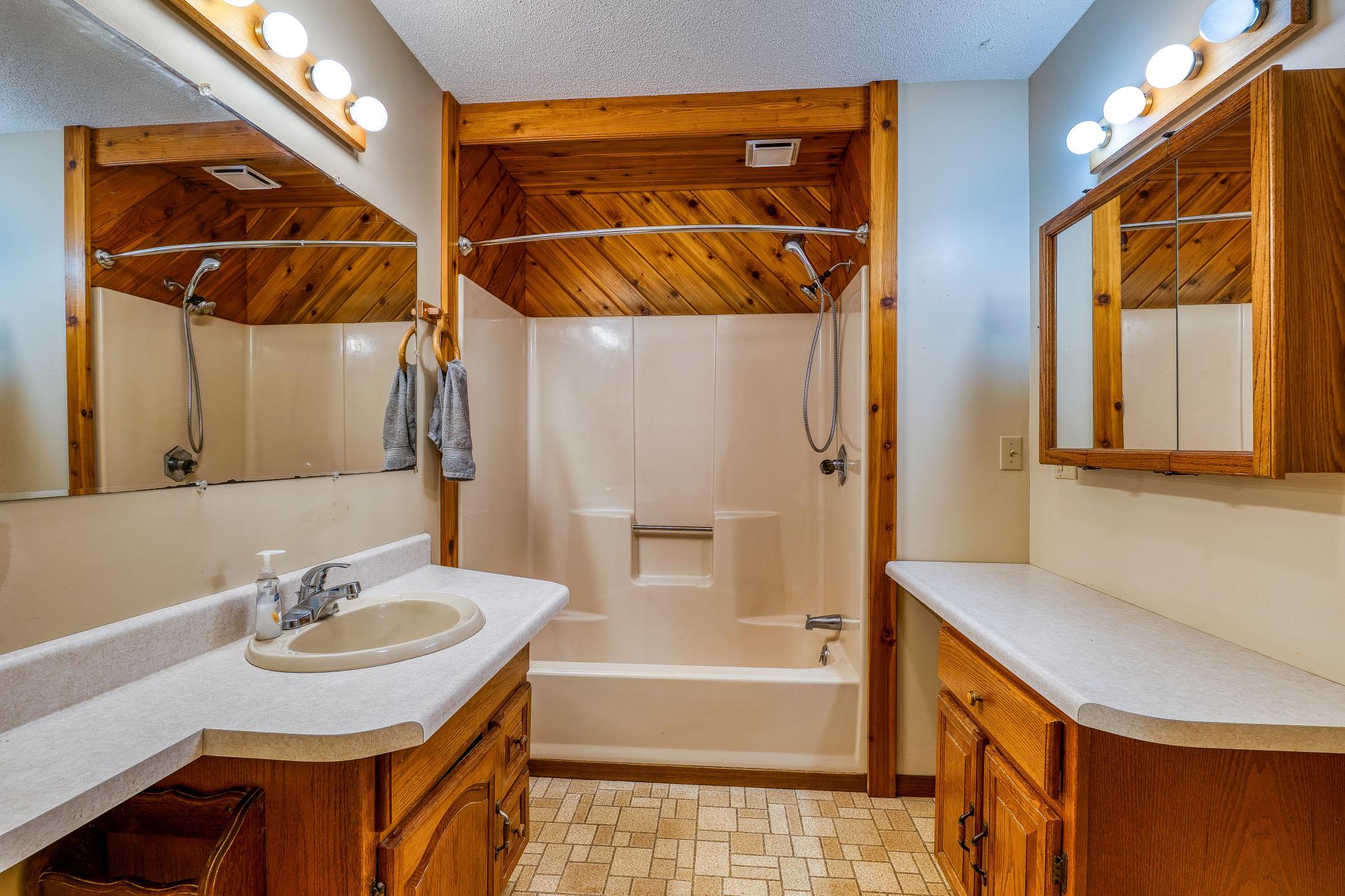 1987 single family home for sale at 9330 Country Club Road NE in Bemidji, MN — 4 bed, 2 bath (photo 19 of 92)