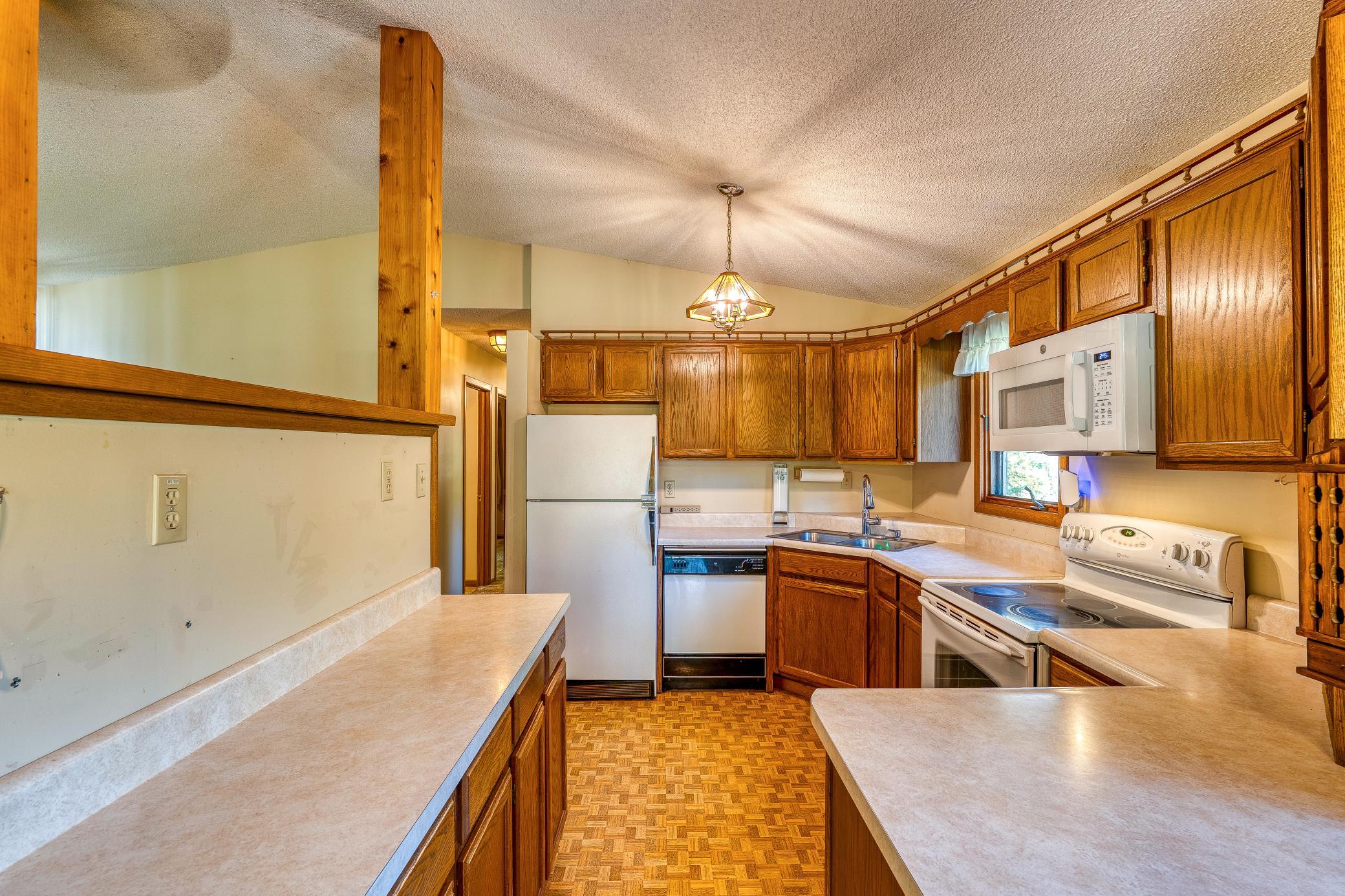 1987 single family home for sale at 9330 Country Club Road NE in Bemidji, MN — 4 bed, 2 bath (photo 5 of 92)