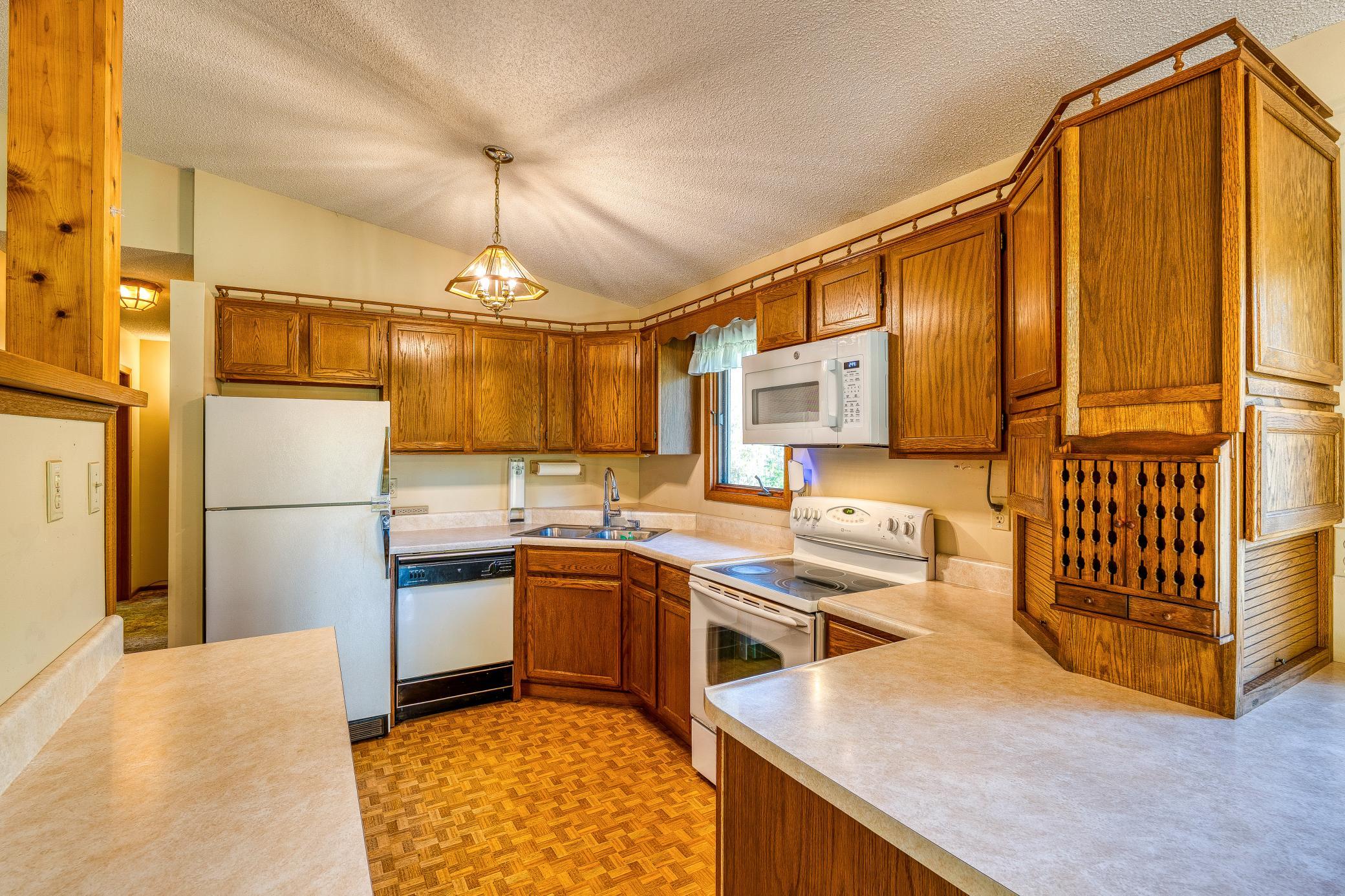 1987 single family home for sale at 9330 Country Club Road NE in Bemidji, MN — 4 bed, 2 bath (photo 9 of 92)