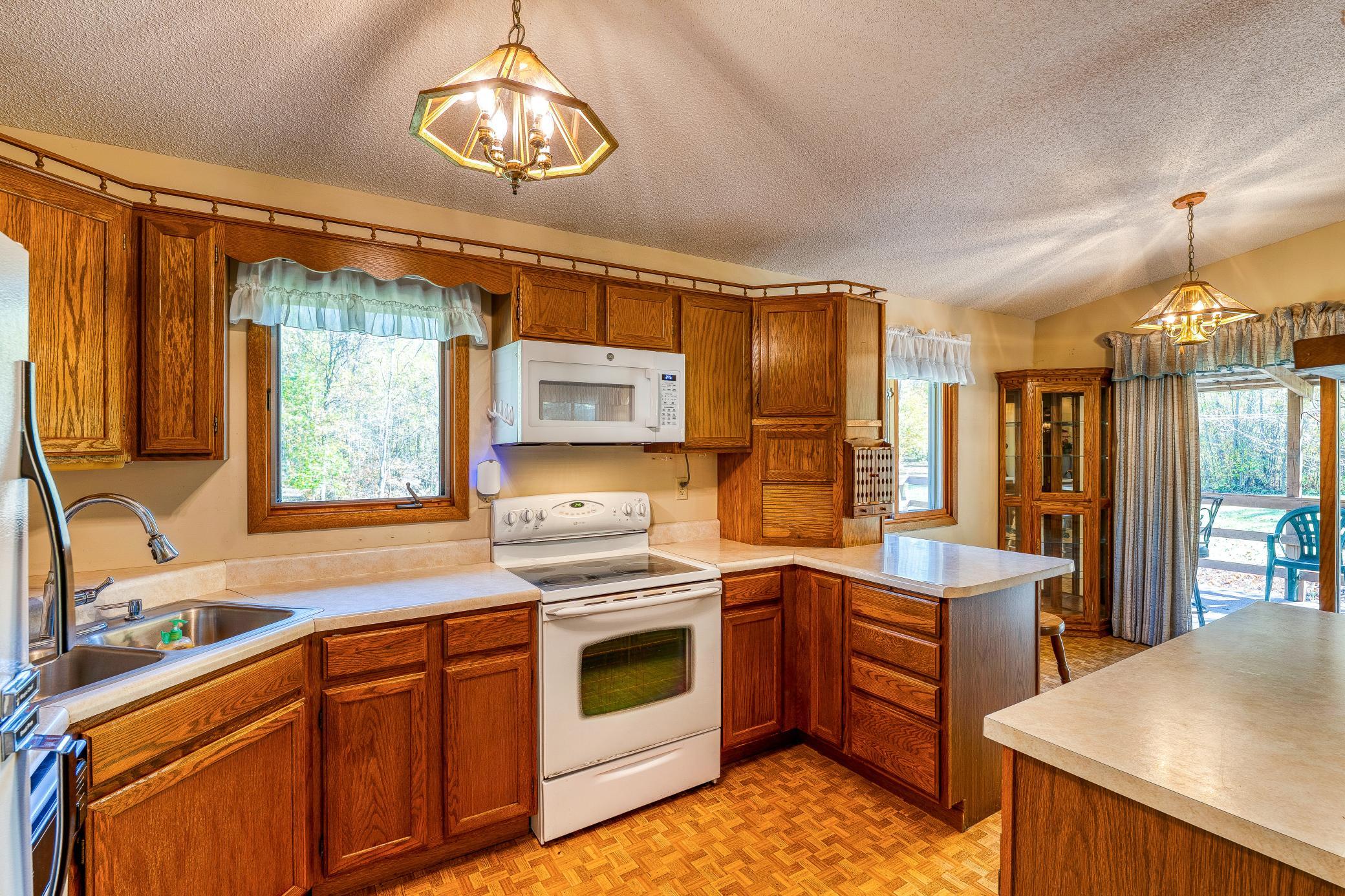 1987 single family home for sale at 9330 Country Club Road NE in Bemidji, MN — 4 bed, 2 bath (photo 10 of 92)