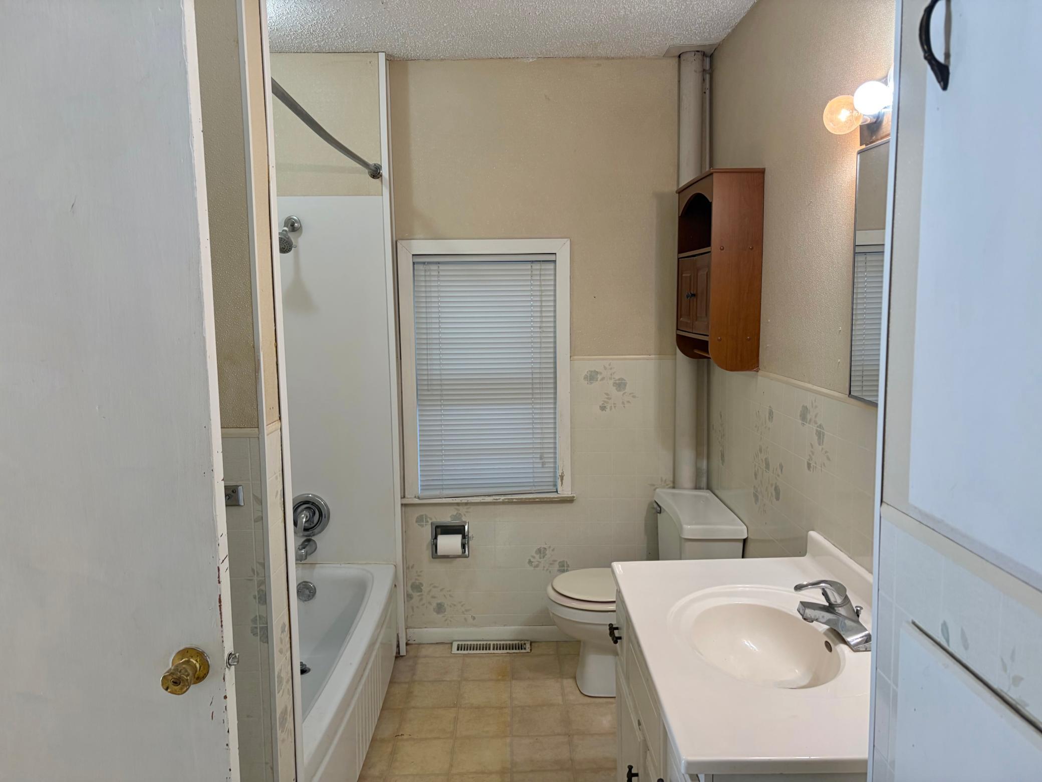 1900 single family home for sale at 324 SW 4th Street in Brainerd, MN — 1 bed, 1 bath (photo 11 of 19)
