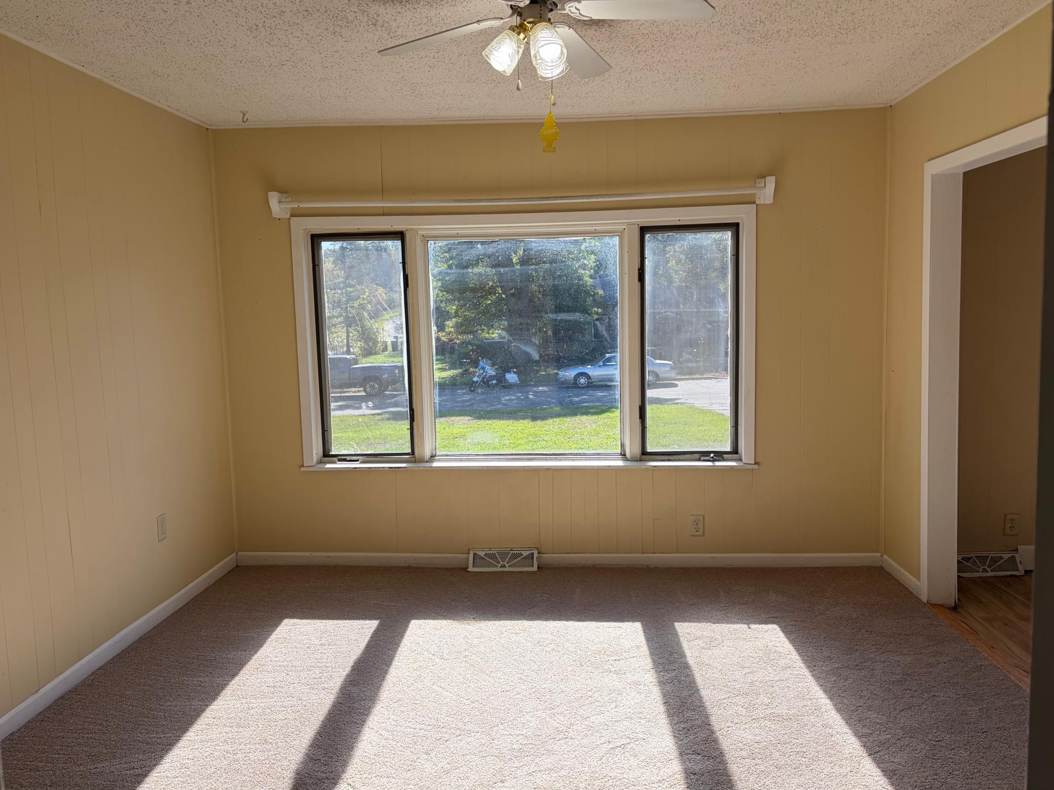 1900 single family home for sale at 324 SW 4th Street in Brainerd, MN — 1 bed, 1 bath (photo 5 of 19)