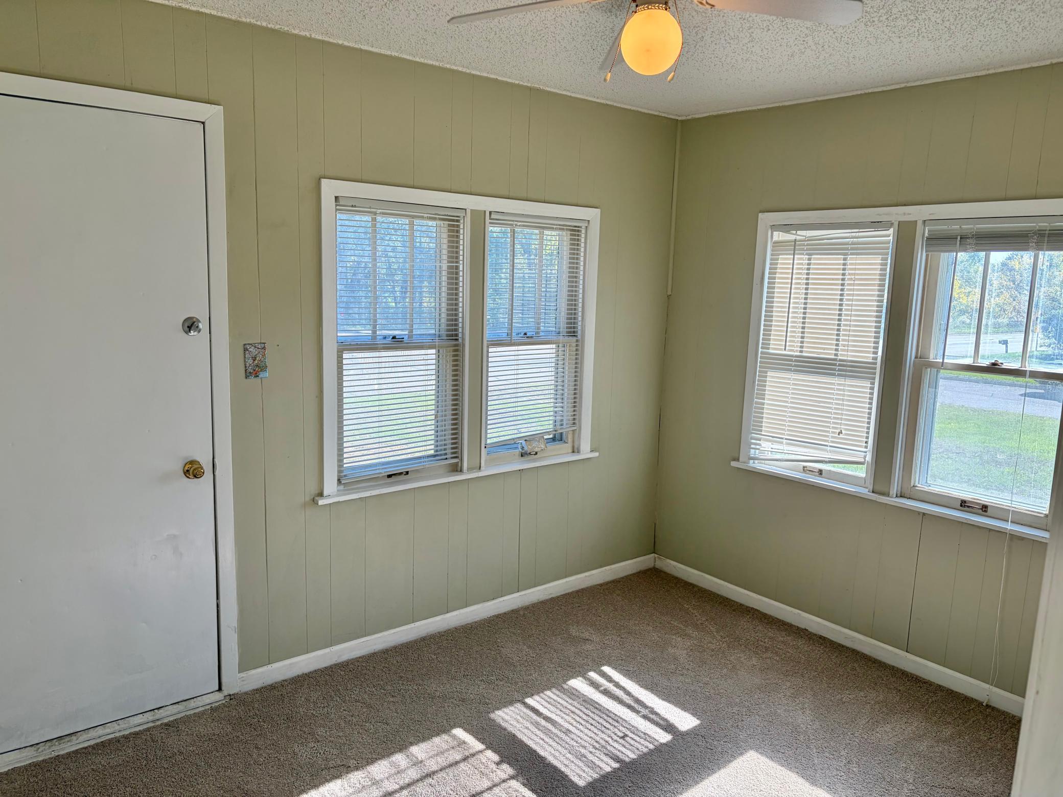 1900 single family home for sale at 324 SW 4th Street in Brainerd, MN — 1 bed, 1 bath (photo 8 of 19)