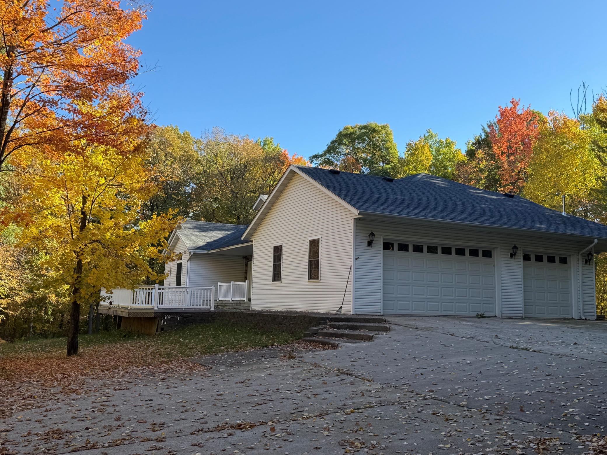 2004 single family home for sale at 27186 Beaver Dam Drive in Pequot Lakes, MN — 5 bed, 4 bath (photo 2 of 27)