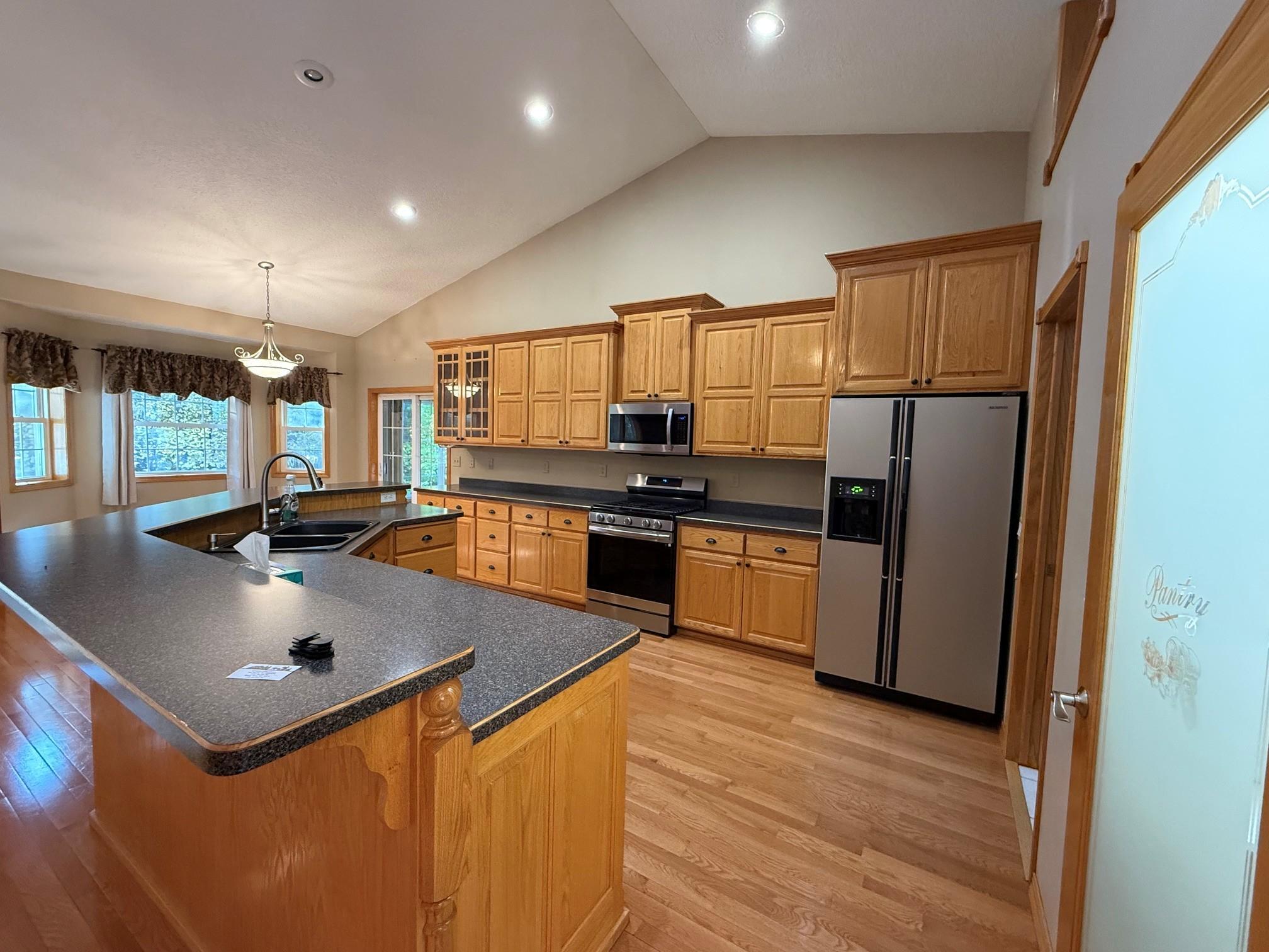 2004 single family home for sale at 27186 Beaver Dam Drive in Pequot Lakes, MN — 5 bed, 4 bath (photo 4 of 27)