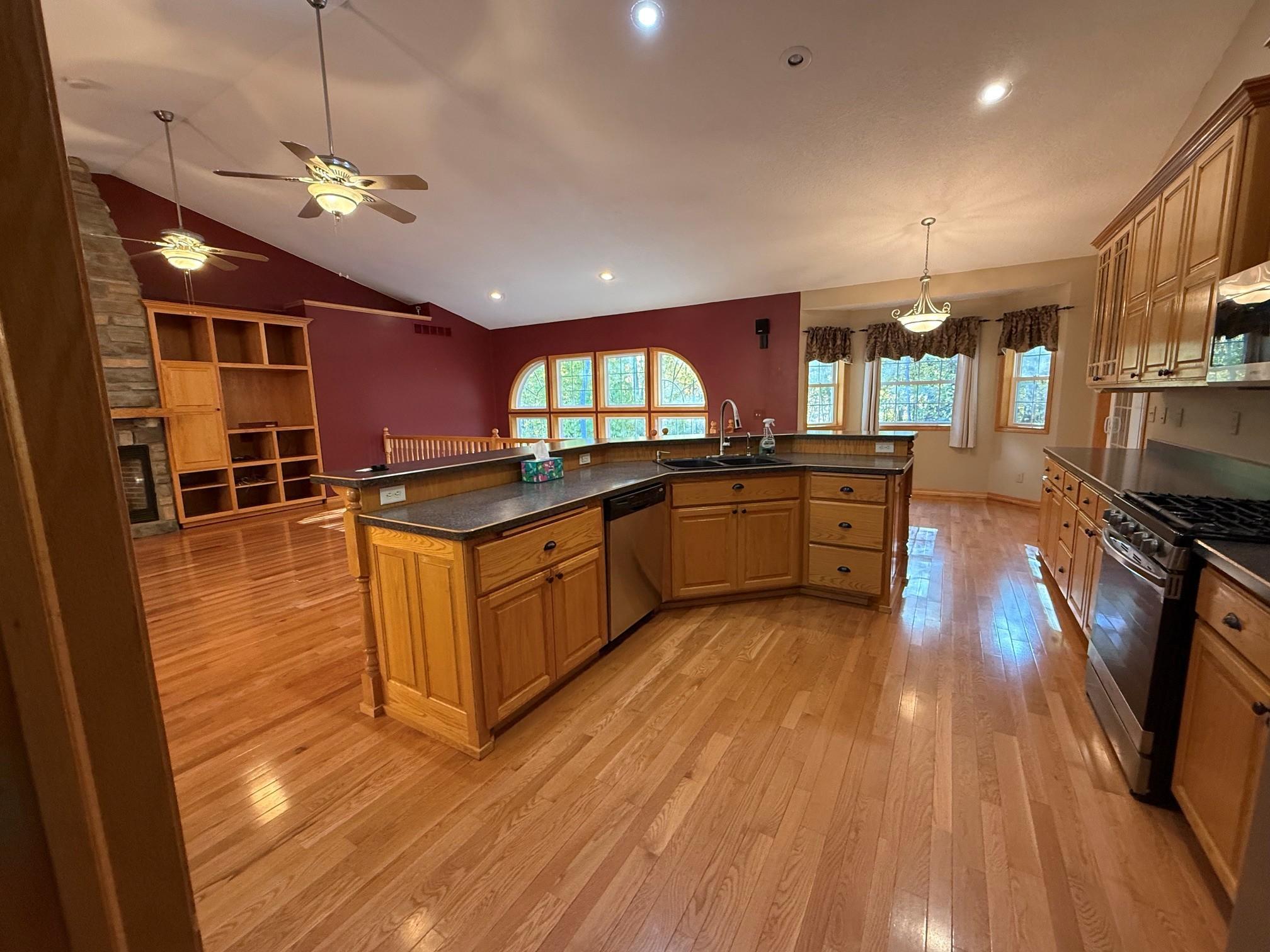 2004 single family home for sale at 27186 Beaver Dam Drive in Pequot Lakes, MN — 5 bed, 4 bath (photo 5 of 27)