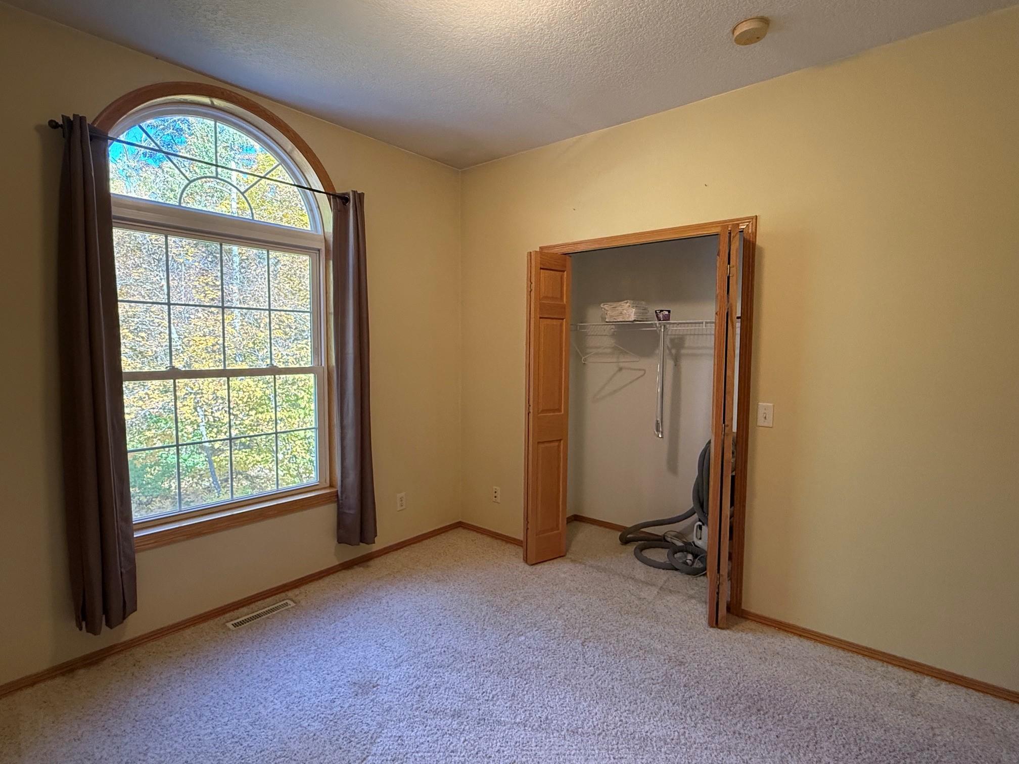 2004 single family home for sale at 27186 Beaver Dam Drive in Pequot Lakes, MN — 5 bed, 4 bath (photo 9 of 27)