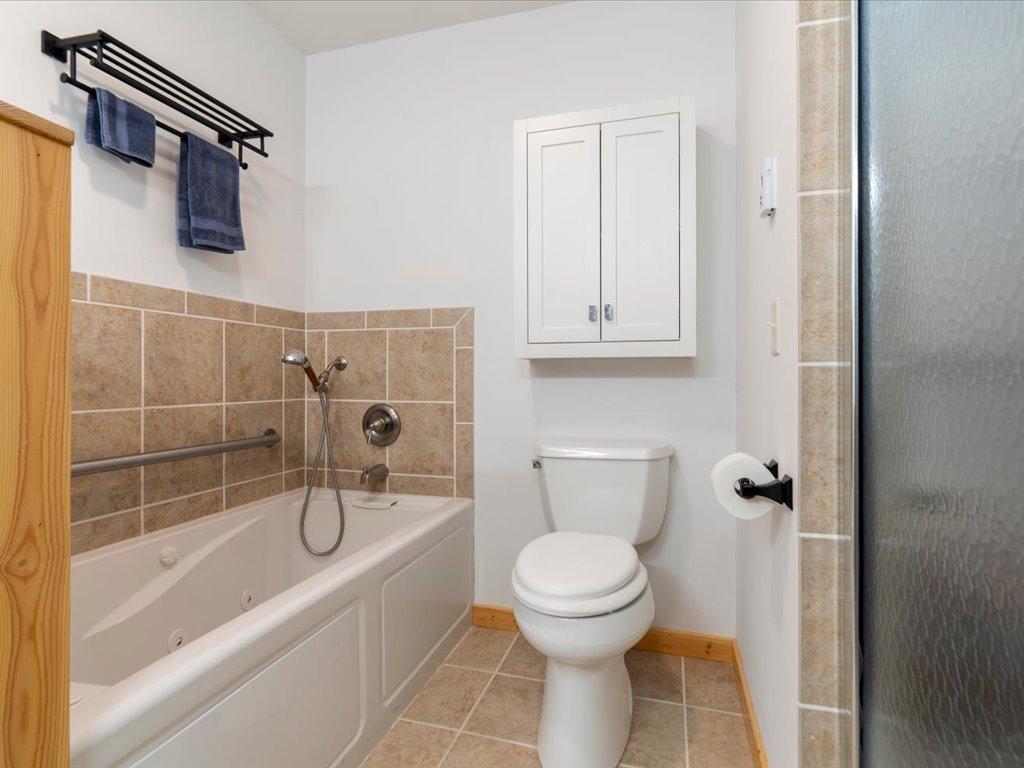 2008 single family home for sale at 7156 Wallins South Shore Drive in Pequot Lakes, MN — 4 bed, 3 bath (photo 12 of 50)