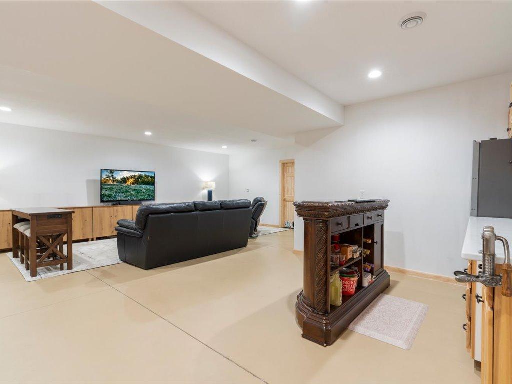 2008 single family home for sale at 7156 Wallins South Shore Drive in Pequot Lakes, MN — 4 bed, 3 bath (photo 21 of 50)