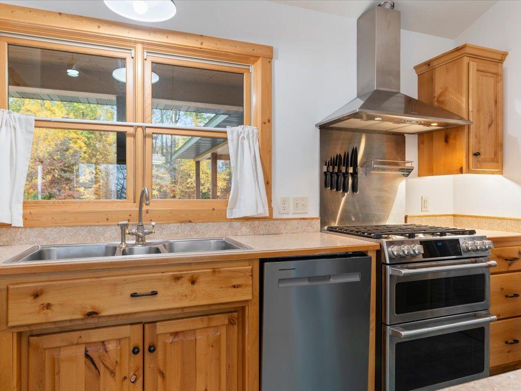 2008 single family home for sale at 7156 Wallins South Shore Drive in Pequot Lakes, MN — 4 bed, 3 bath (photo 5 of 50)