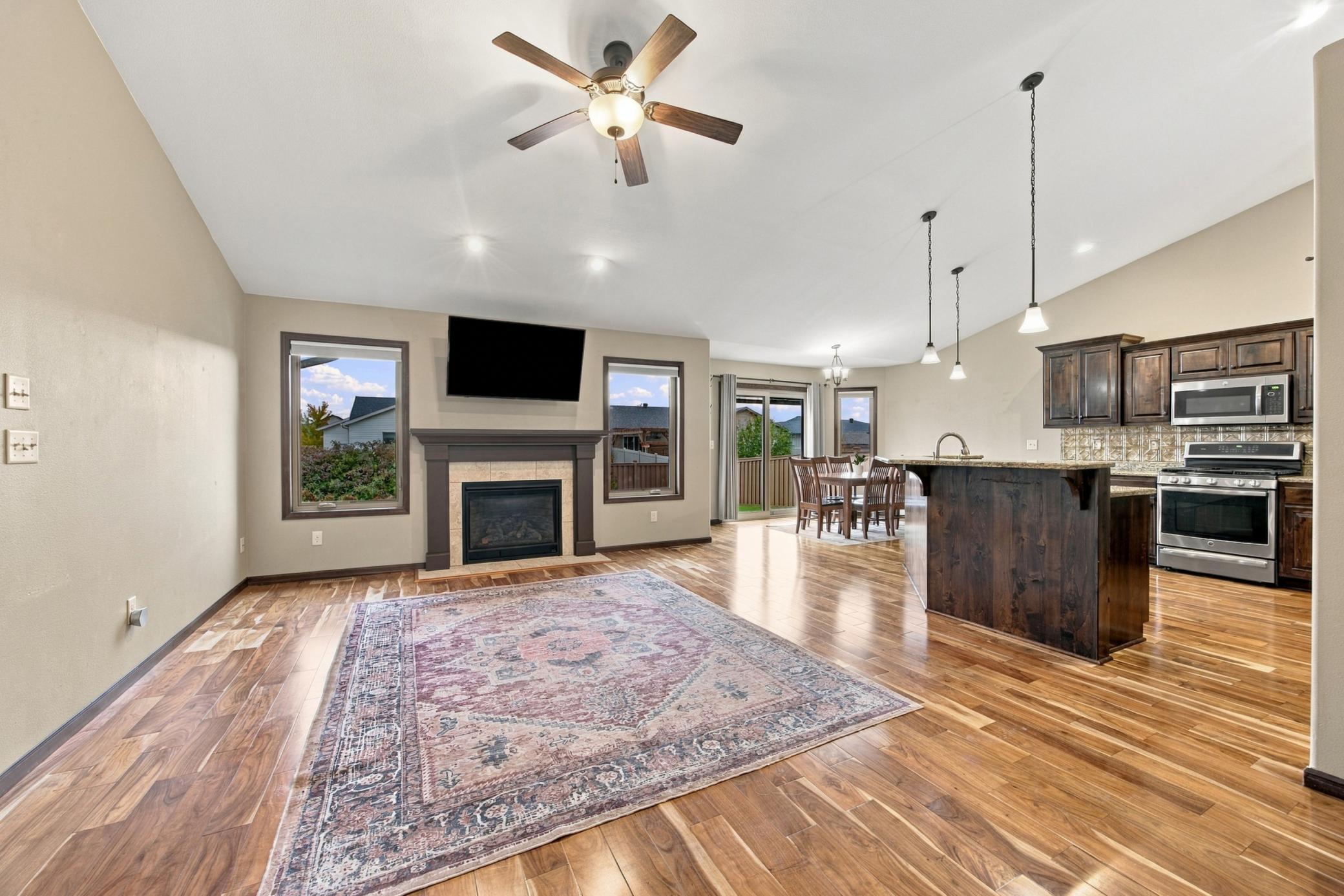 2012 single family home for sale at 3017 2nd Street E in West Fargo, ND — 5 bed, 3 bath (photo 11 of 39)