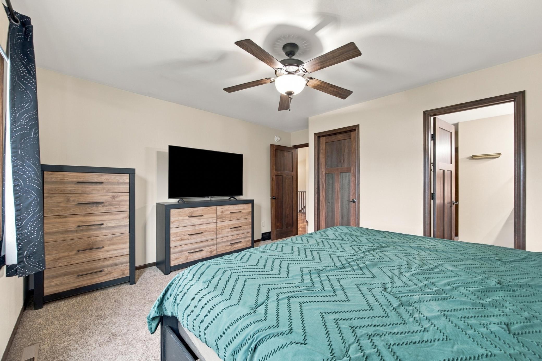 2012 single family home for sale at 3017 2nd Street E in West Fargo, ND — 5 bed, 3 bath (photo 14 of 39)
