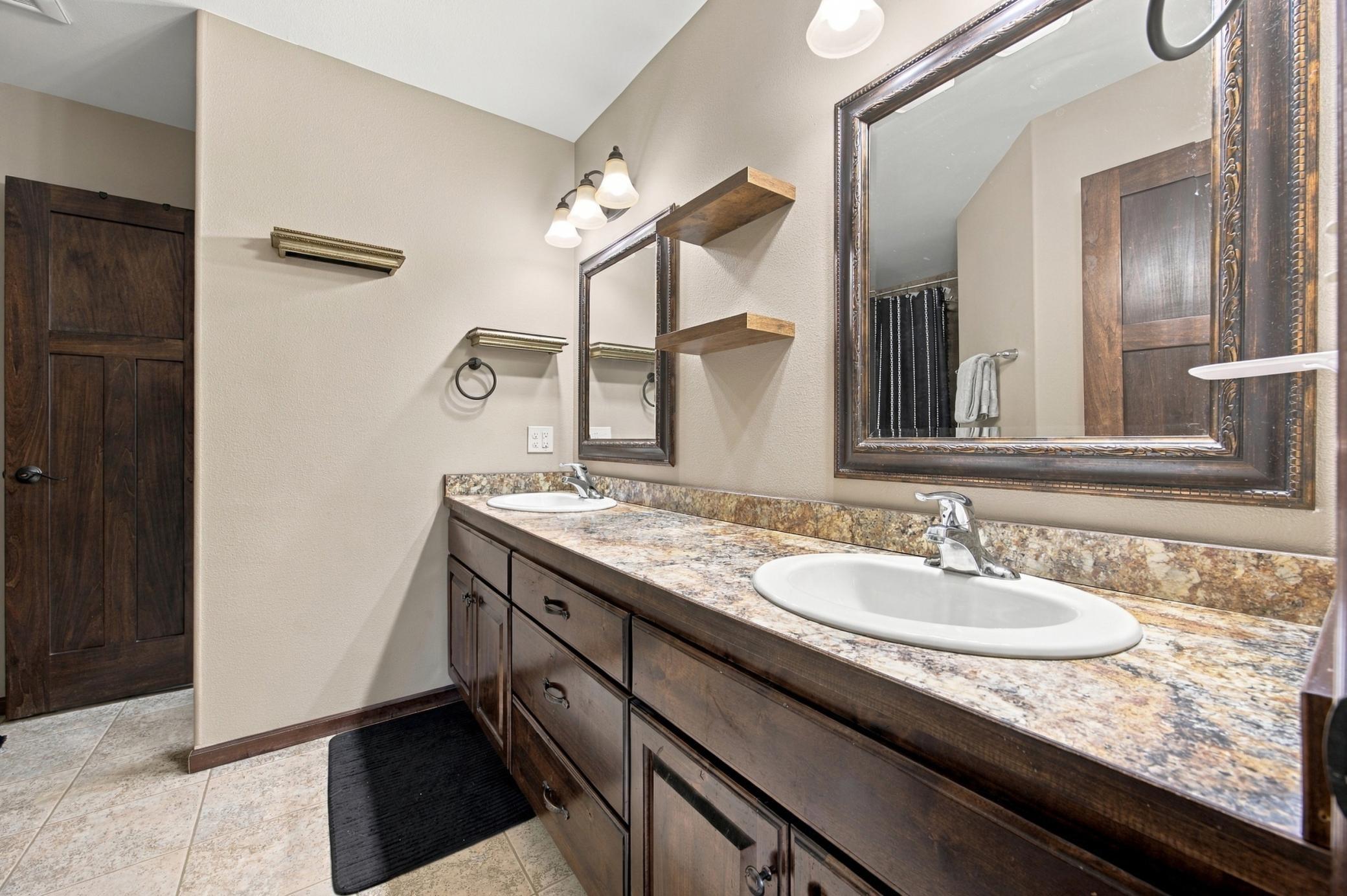 2012 single family home for sale at 3017 2nd Street E in West Fargo, ND — 5 bed, 3 bath (photo 15 of 39)