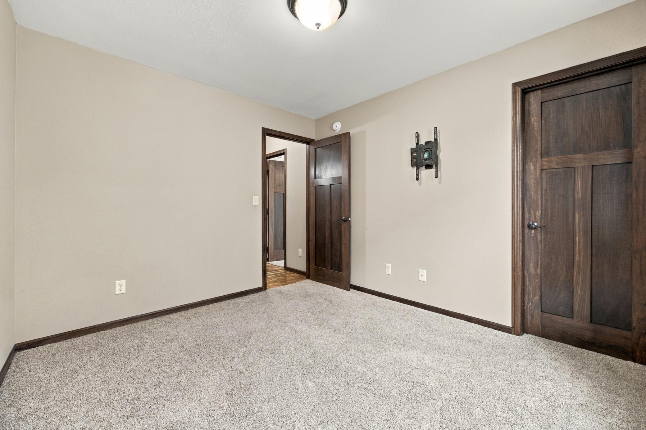 2012 single family home for sale at 3017 2nd Street E in West Fargo, ND — 5 bed, 3 bath (photo 19 of 39)