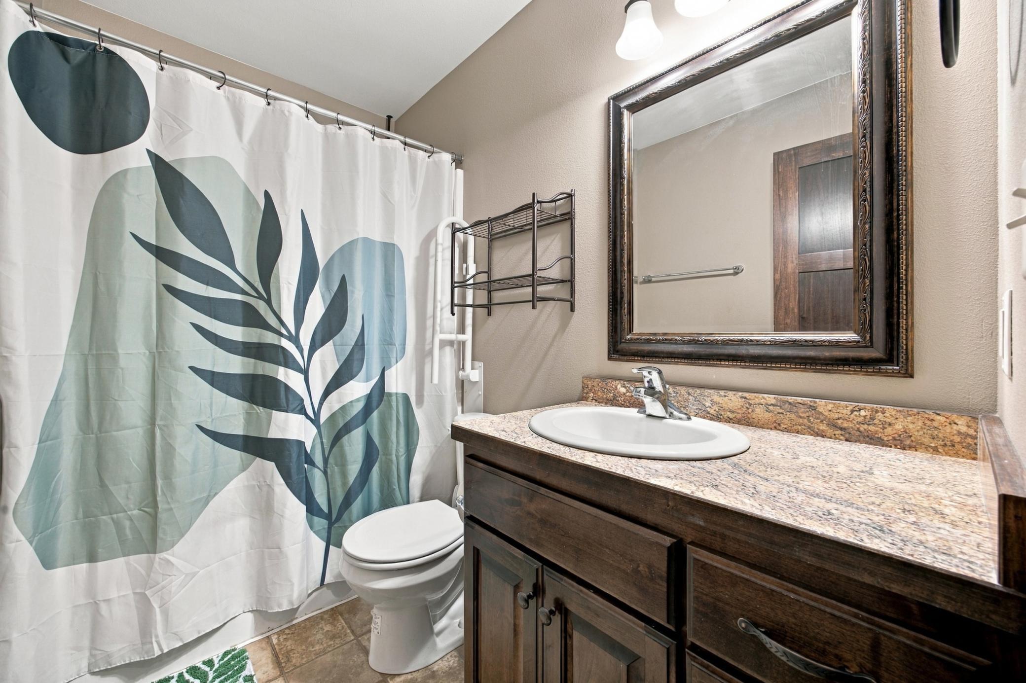 2012 single family home for sale at 3017 2nd Street E in West Fargo, ND — 5 bed, 3 bath (photo 22 of 39)