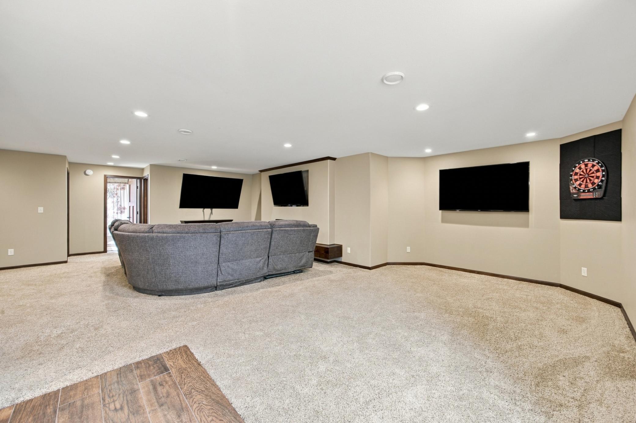 2012 single family home for sale at 3017 2nd Street E in West Fargo, ND — 5 bed, 3 bath (photo 25 of 39)