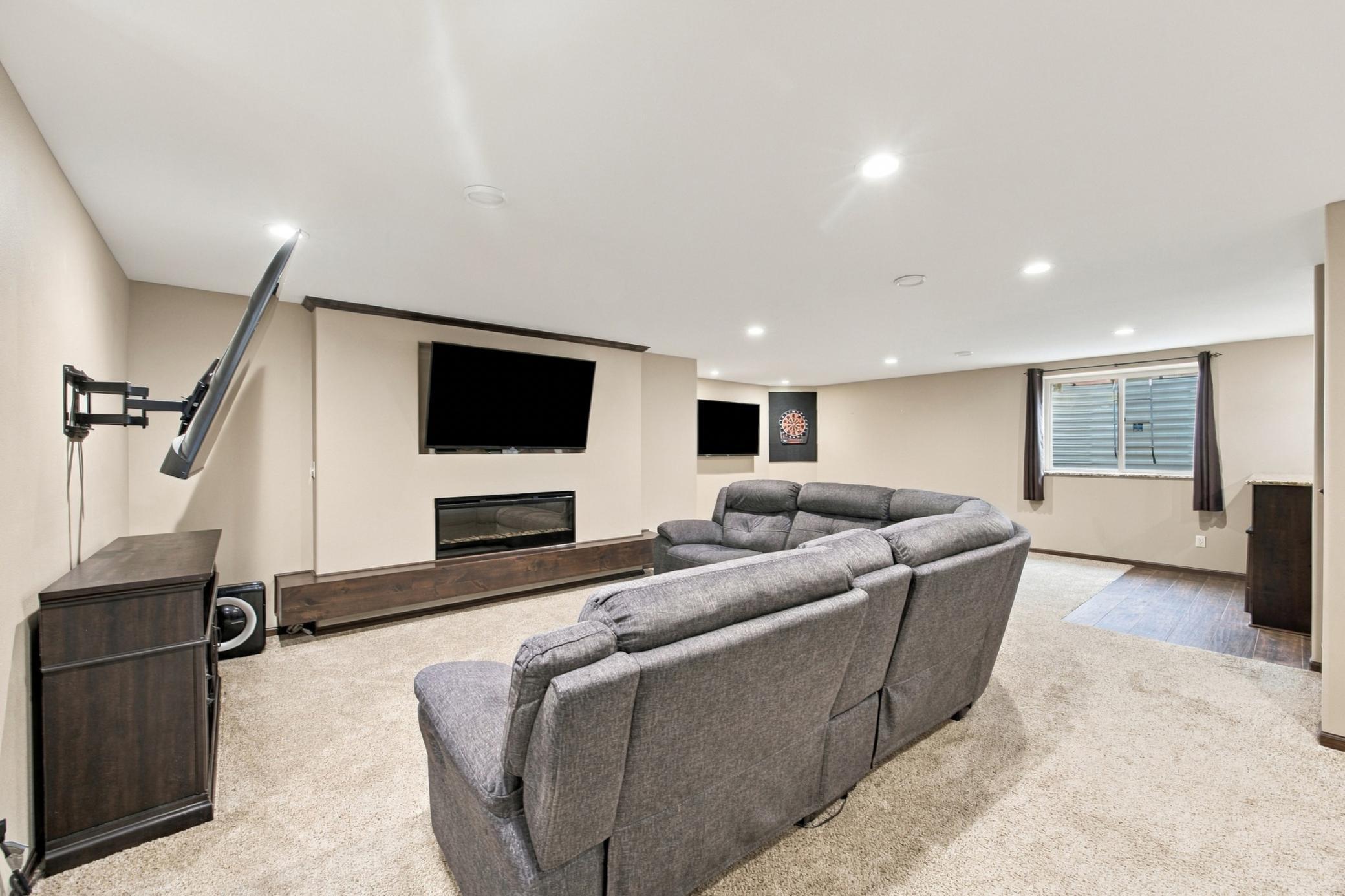 2012 single family home for sale at 3017 2nd Street E in West Fargo, ND — 5 bed, 3 bath (photo 28 of 39)