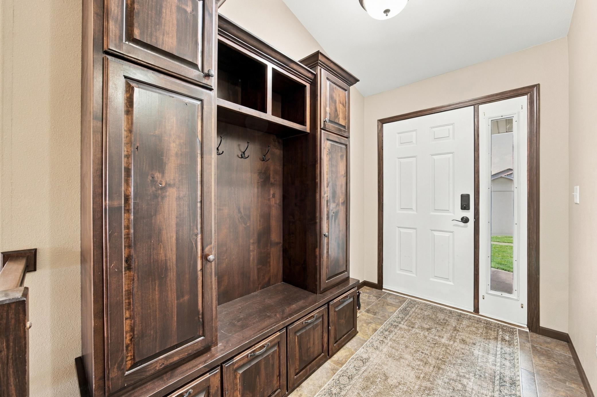 2012 single family home for sale at 3017 2nd Street E in West Fargo, ND — 5 bed, 3 bath (photo 4 of 39)
