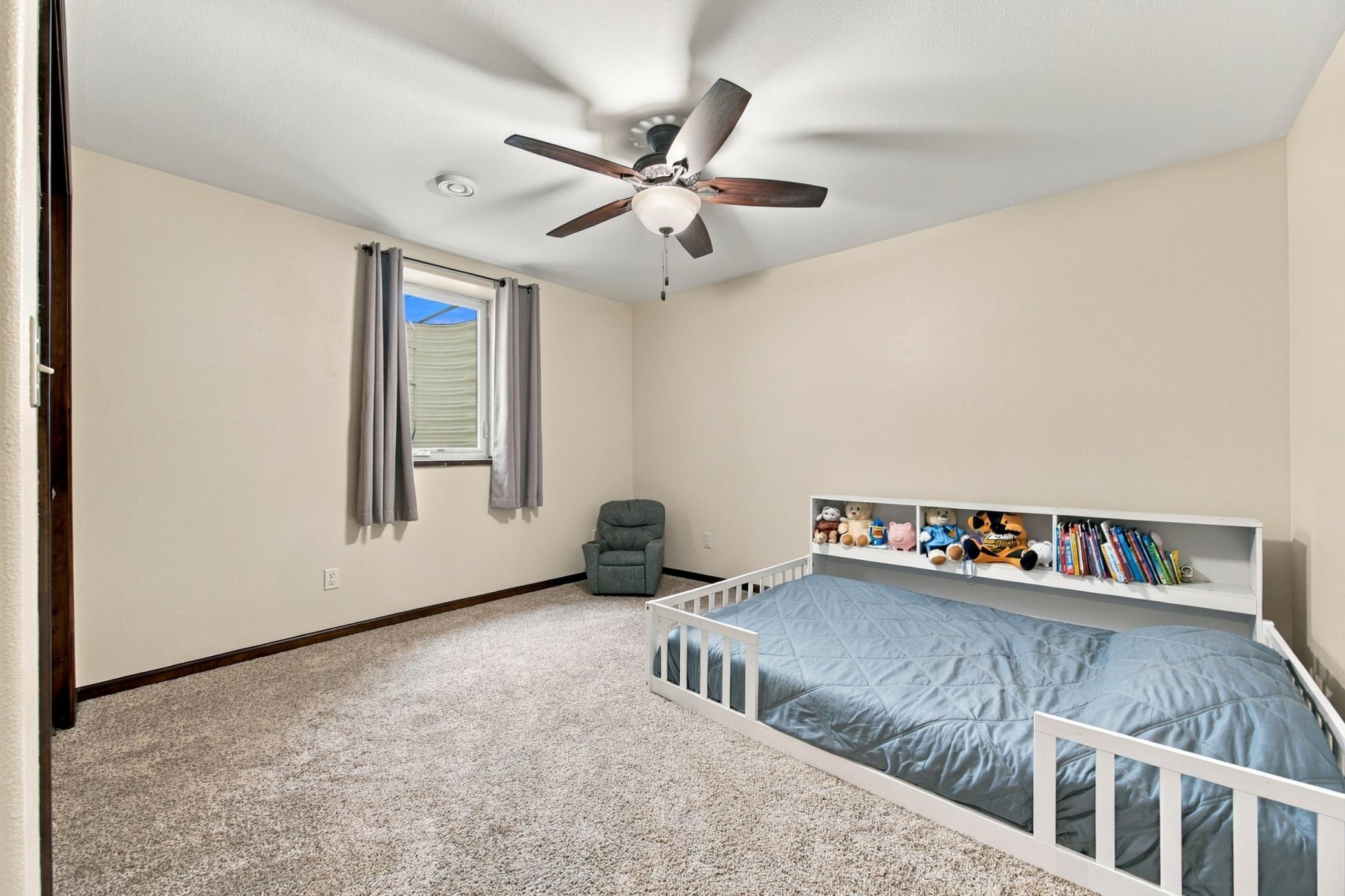 2012 single family home for sale at 3017 2nd Street E in West Fargo, ND — 5 bed, 3 bath (photo 31 of 39)