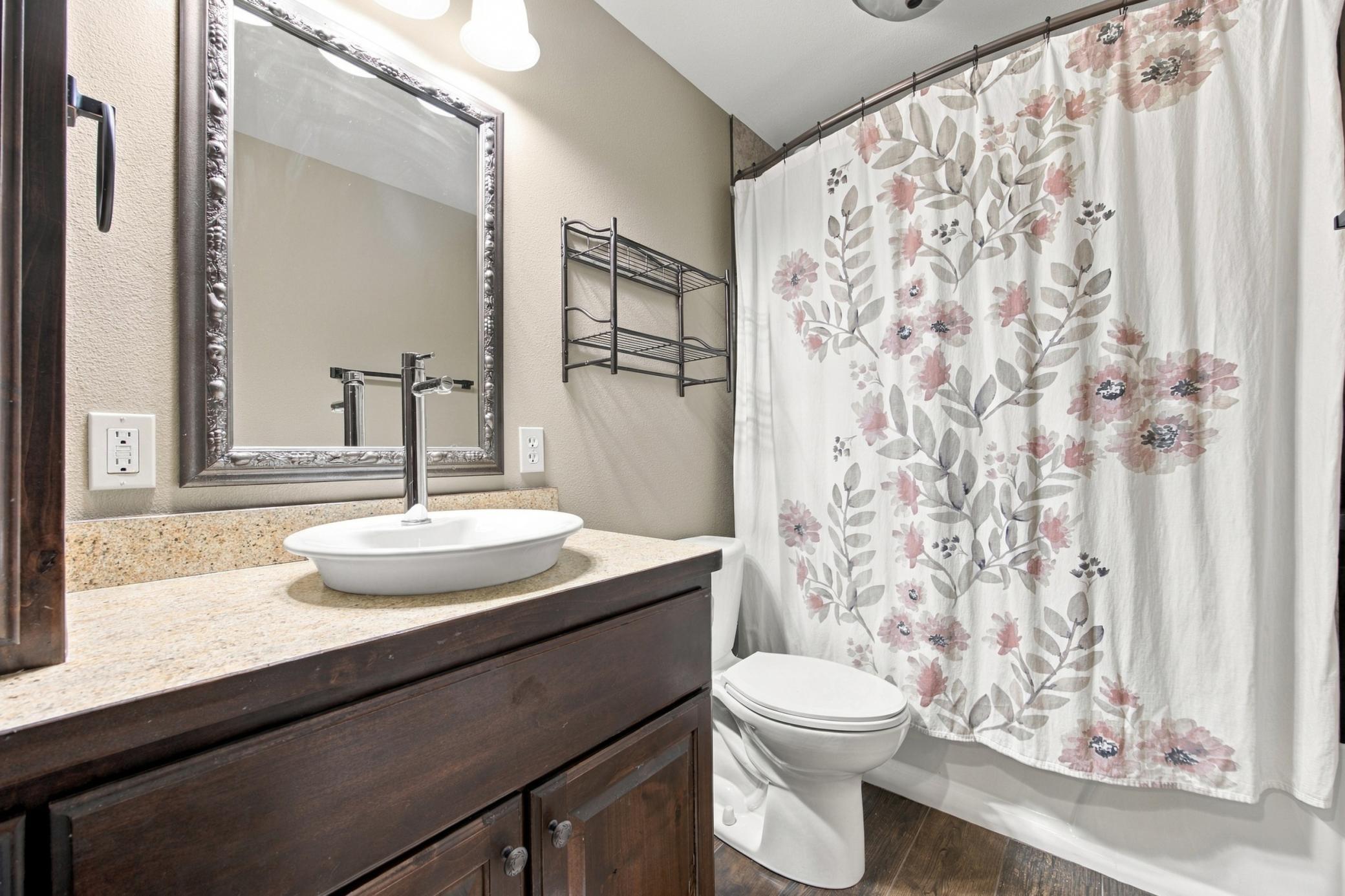 2012 single family home for sale at 3017 2nd Street E in West Fargo, ND — 5 bed, 3 bath (photo 33 of 39)