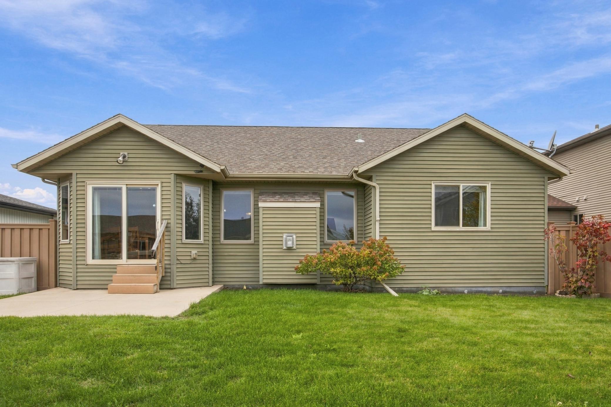 2012 single family home for sale at 3017 2nd Street E in West Fargo, ND — 5 bed, 3 bath (photo 37 of 39)