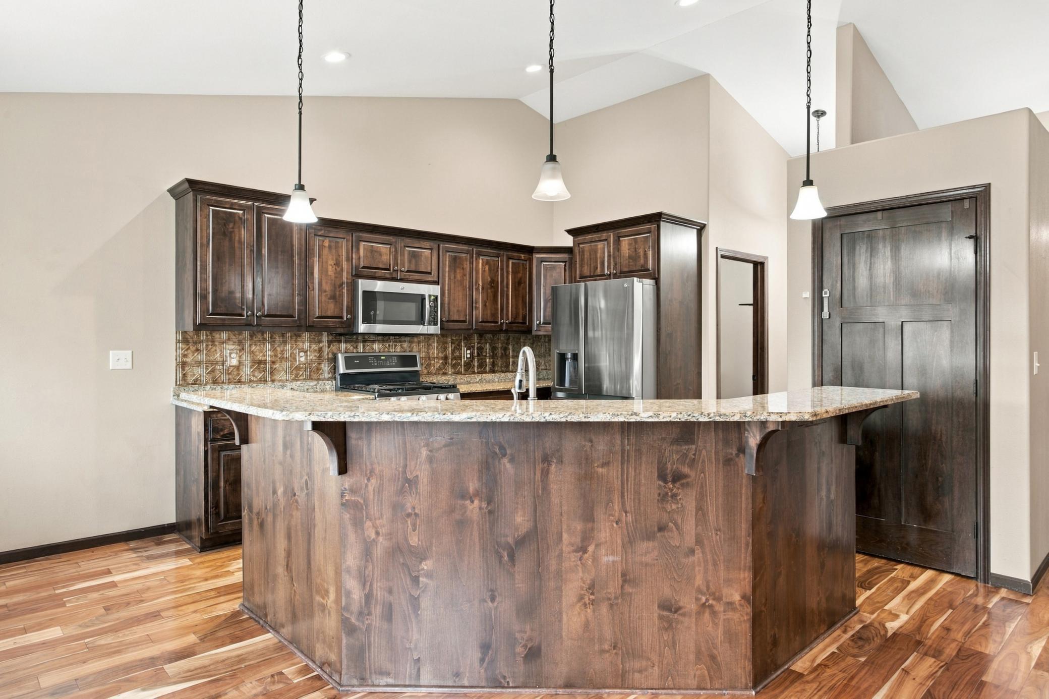 2012 single family home for sale at 3017 2nd Street E in West Fargo, ND — 5 bed, 3 bath (photo 5 of 39)
