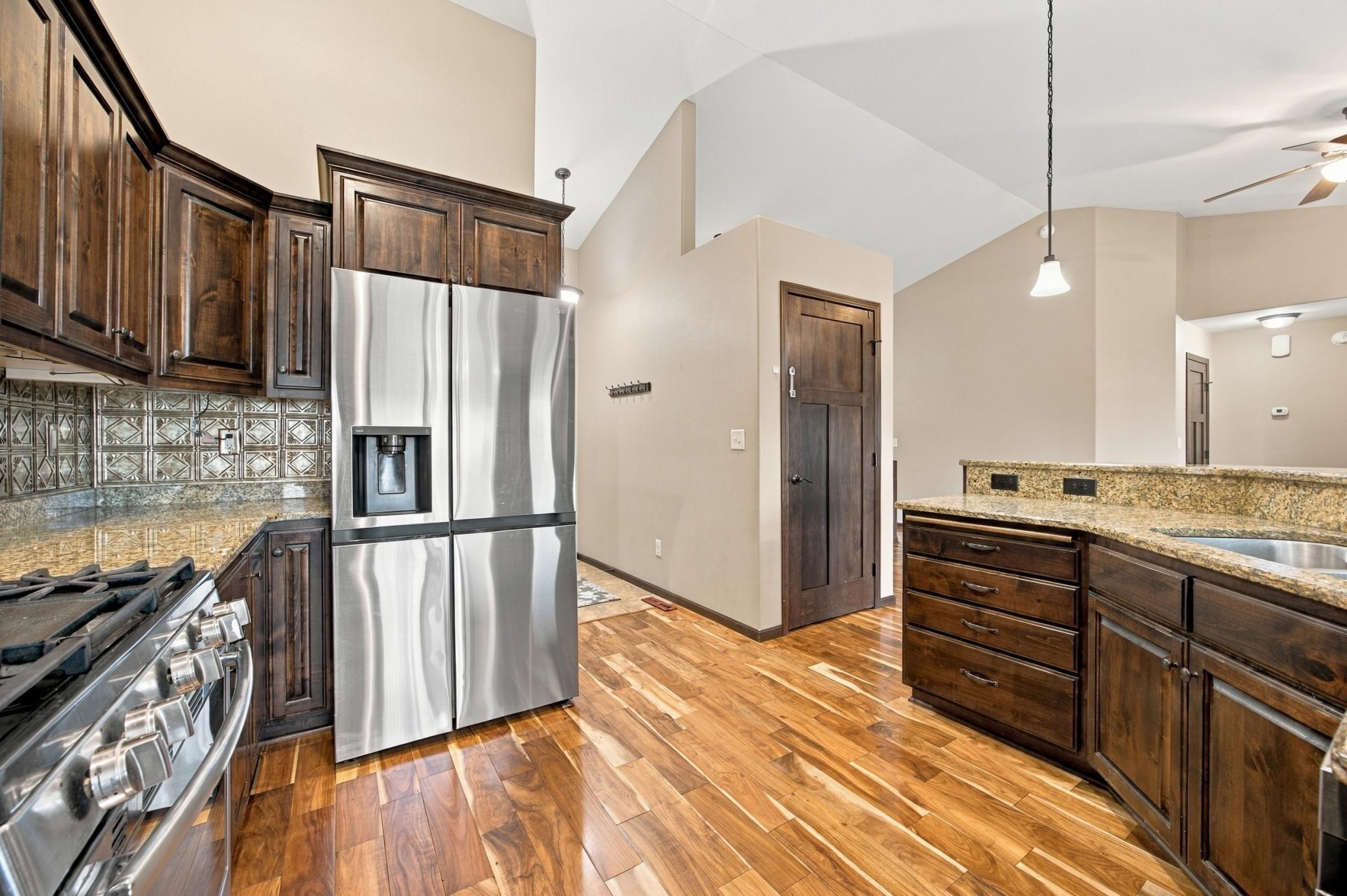 2012 single family home for sale at 3017 2nd Street E in West Fargo, ND — 5 bed, 3 bath (photo 7 of 39)