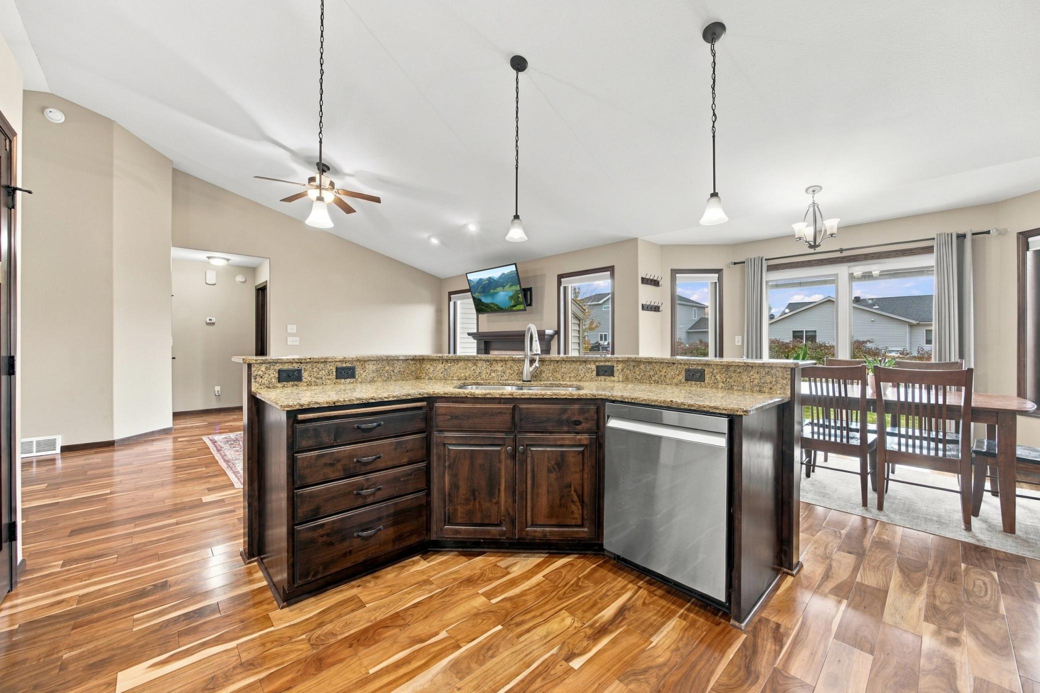2012 single family home for sale at 3017 2nd Street E in West Fargo, ND — 5 bed, 3 bath (photo 8 of 39)