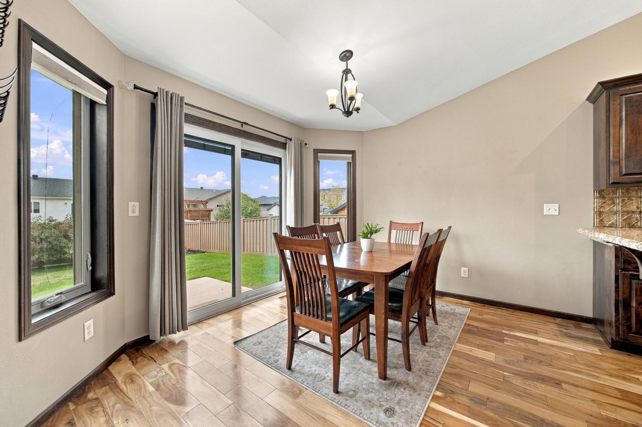 2012 single family home for sale at 3017 2nd Street E in West Fargo, ND — 5 bed, 3 bath (photo 9 of 39)