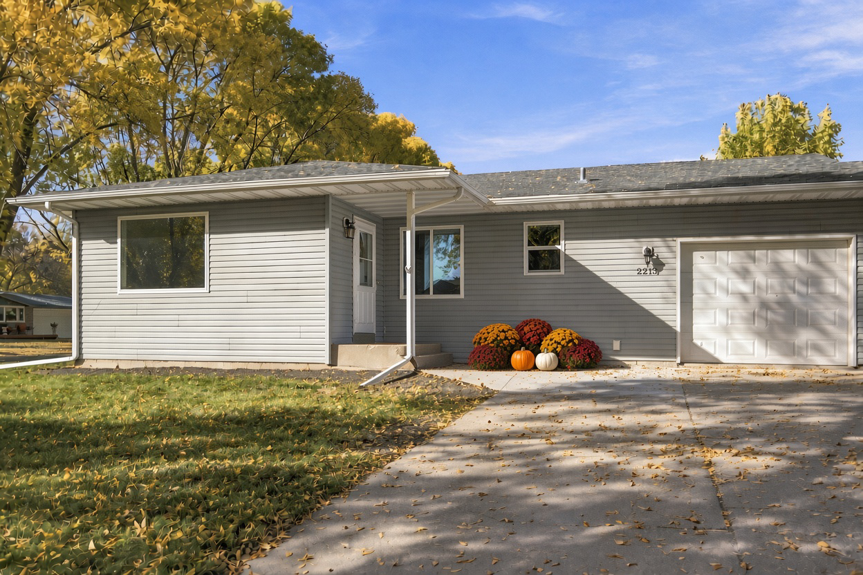 2012 twin home for sale at 2215 15th Street S in Fargo, ND — 3 bed, 2 bath