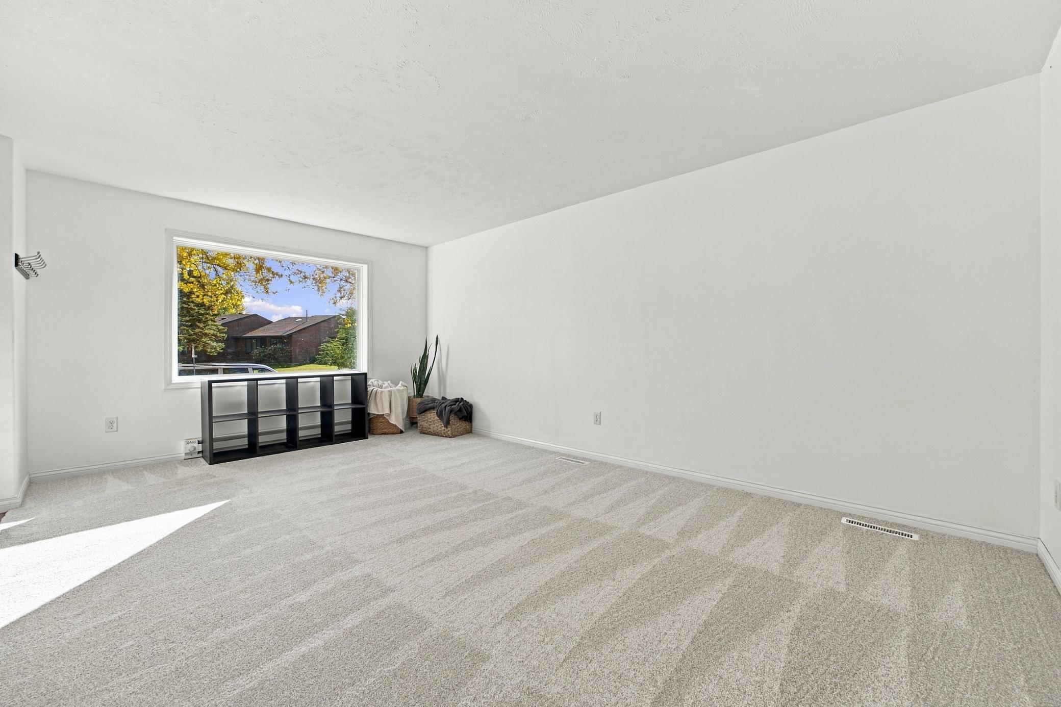 2012 twin home for sale at 2215 15th Street S in Fargo, ND — 3 bed, 2 bath (photo 11 of 35)