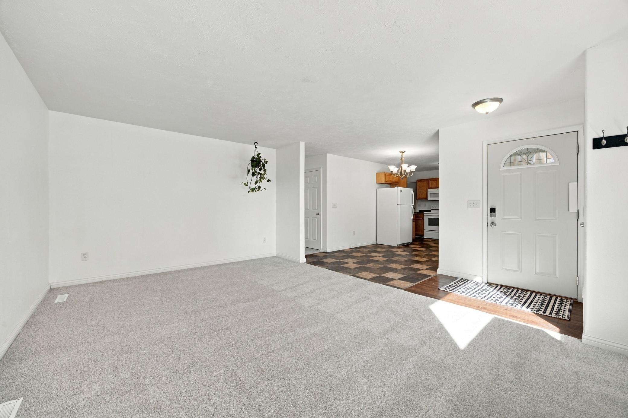 2012 twin home for sale at 2215 15th Street S in Fargo, ND — 3 bed, 2 bath (photo 12 of 35)